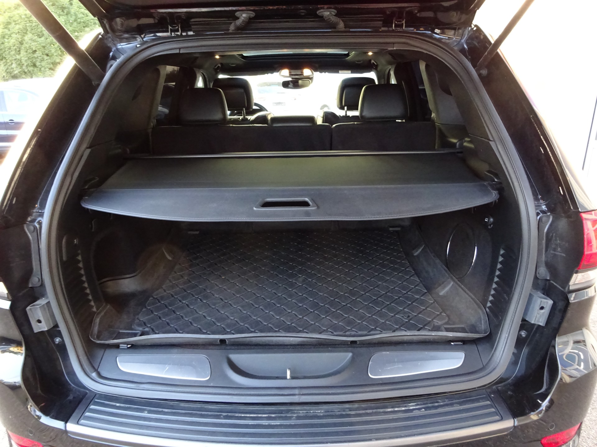 JEEP Grand Cherokee 3.0 CRD Night Eagle Automatic-image-12