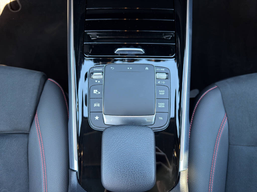 MERCEDES-BENZ GLB 220 d AMG Line 4matic-image-10
