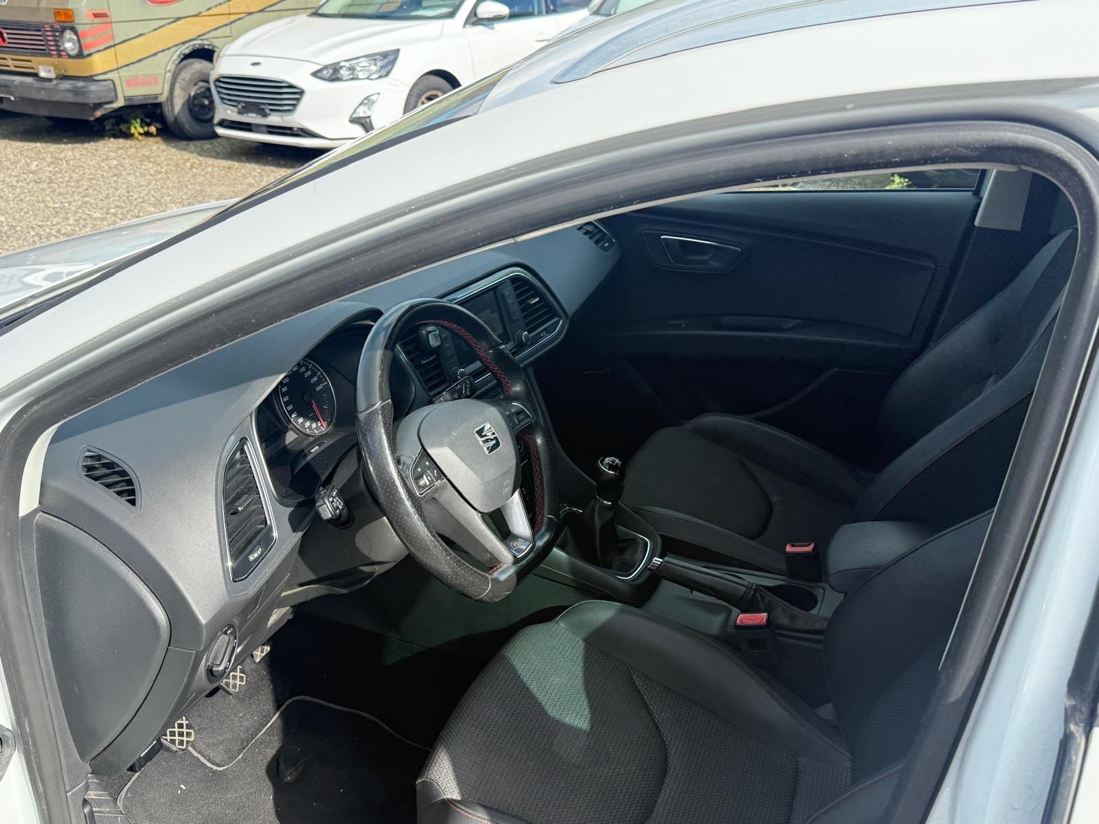 SEAT Leon ST 1.4 TSI FR-image-9