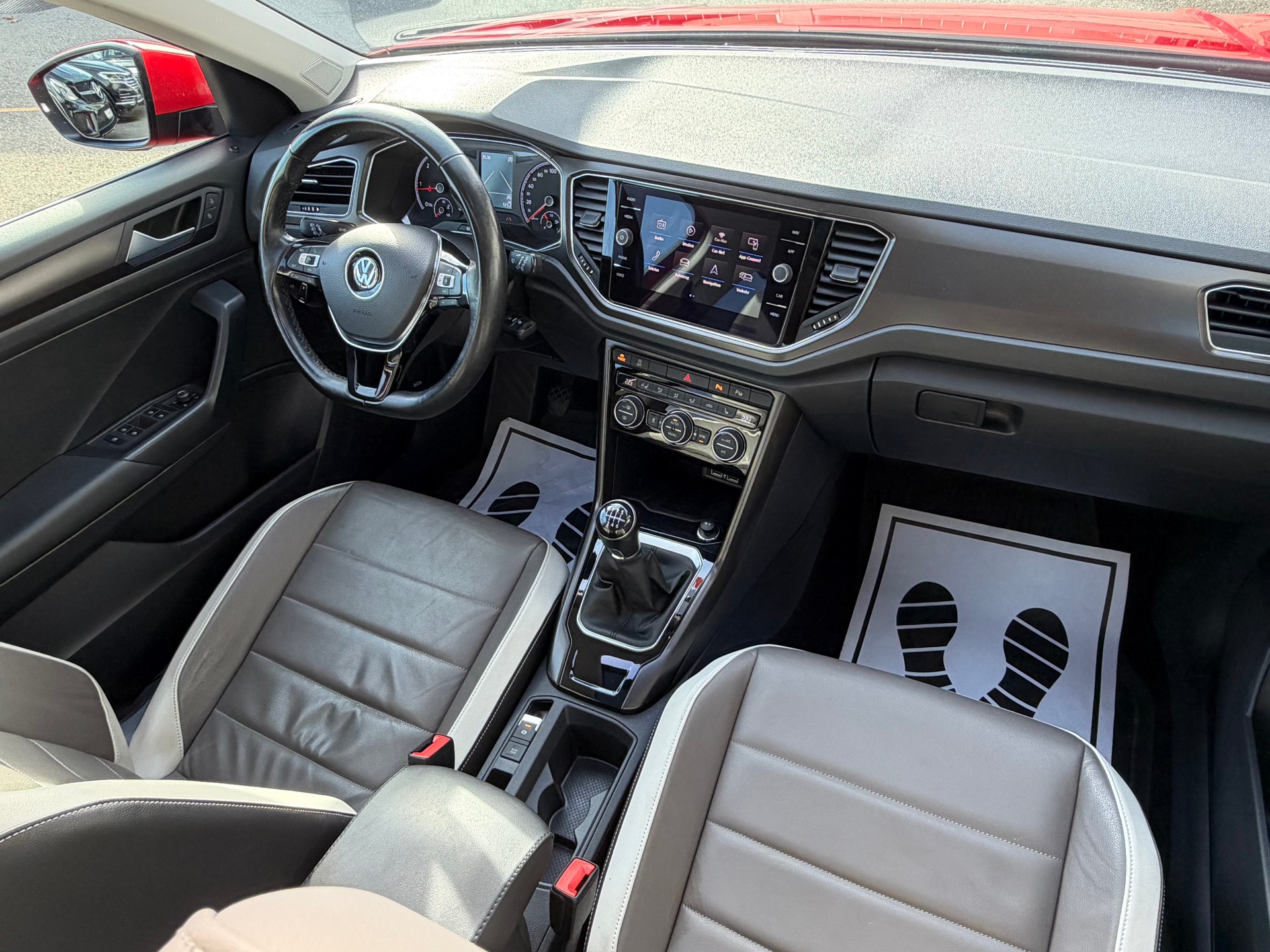 VW T-Roc 1.6 TDI SCR Advance-image-12