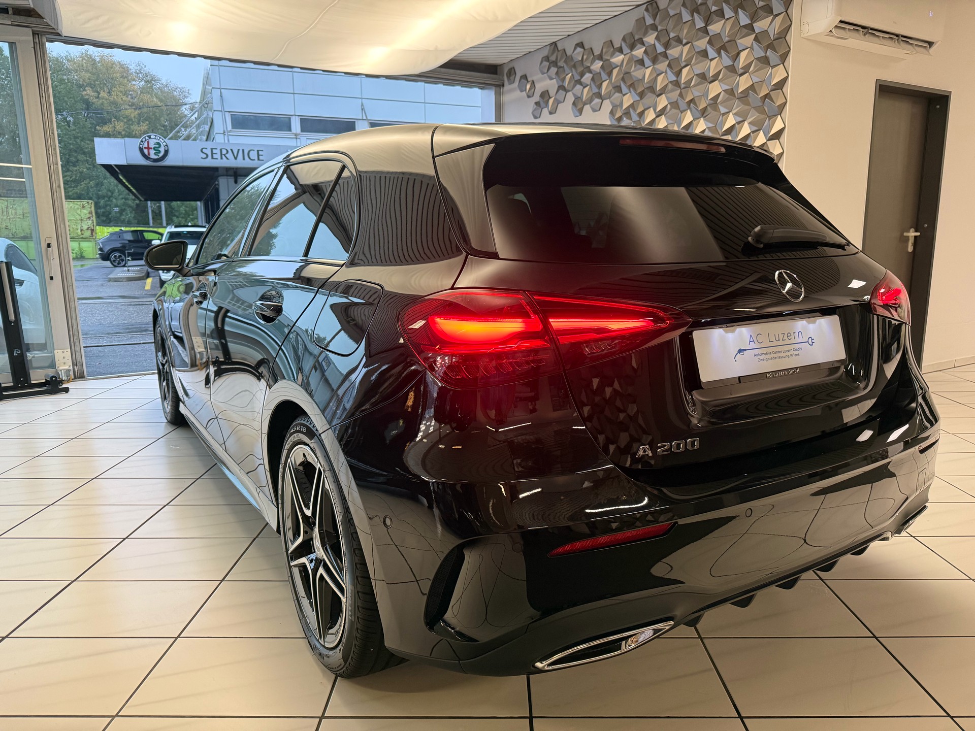 MERCEDES-BENZ A 200 Night Star 7G-DCT-image-1