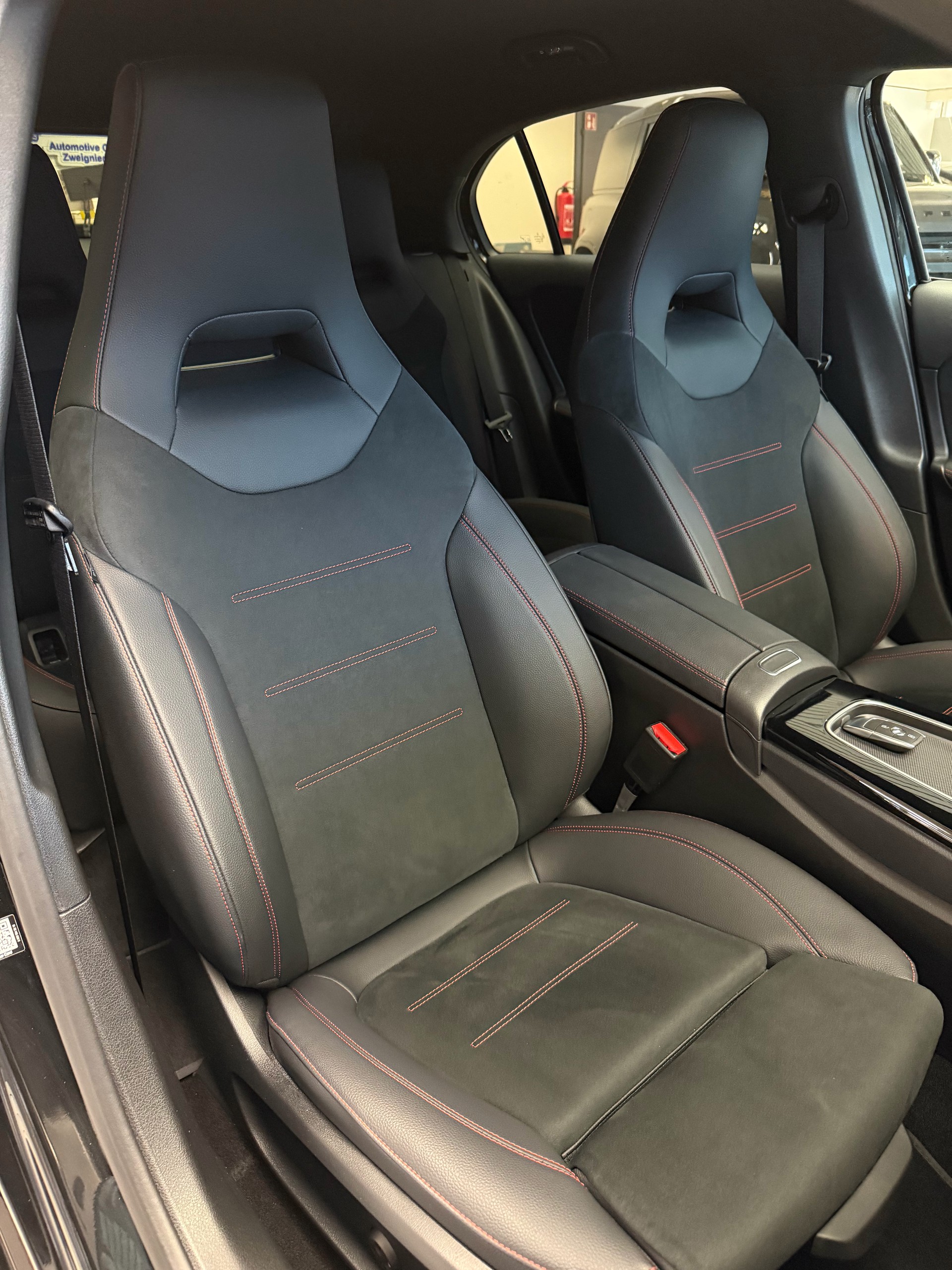 MERCEDES-BENZ A 200 Night Star 7G-DCT-image-10