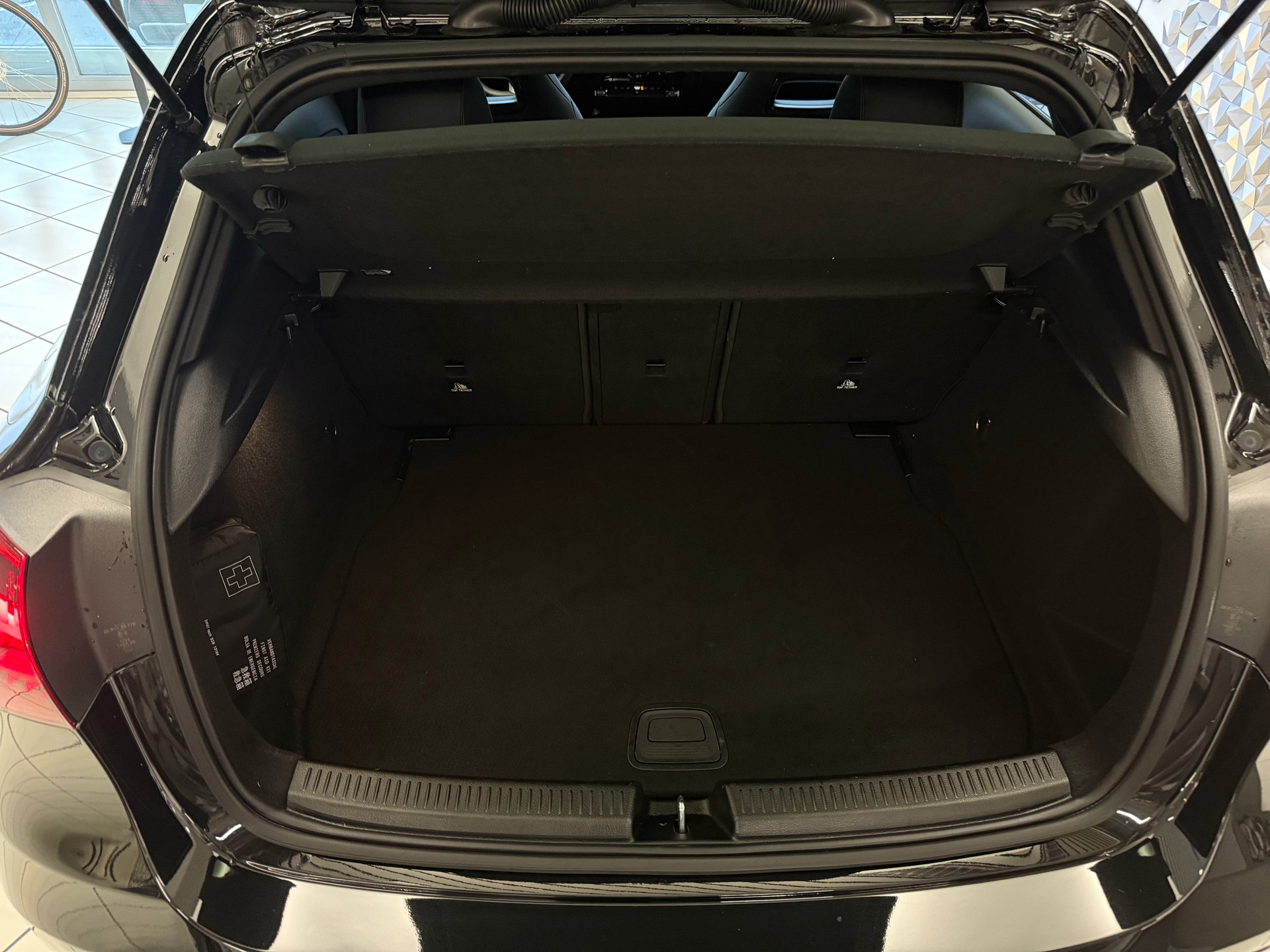MERCEDES-BENZ A 200 Night Star 7G-DCT-image-8