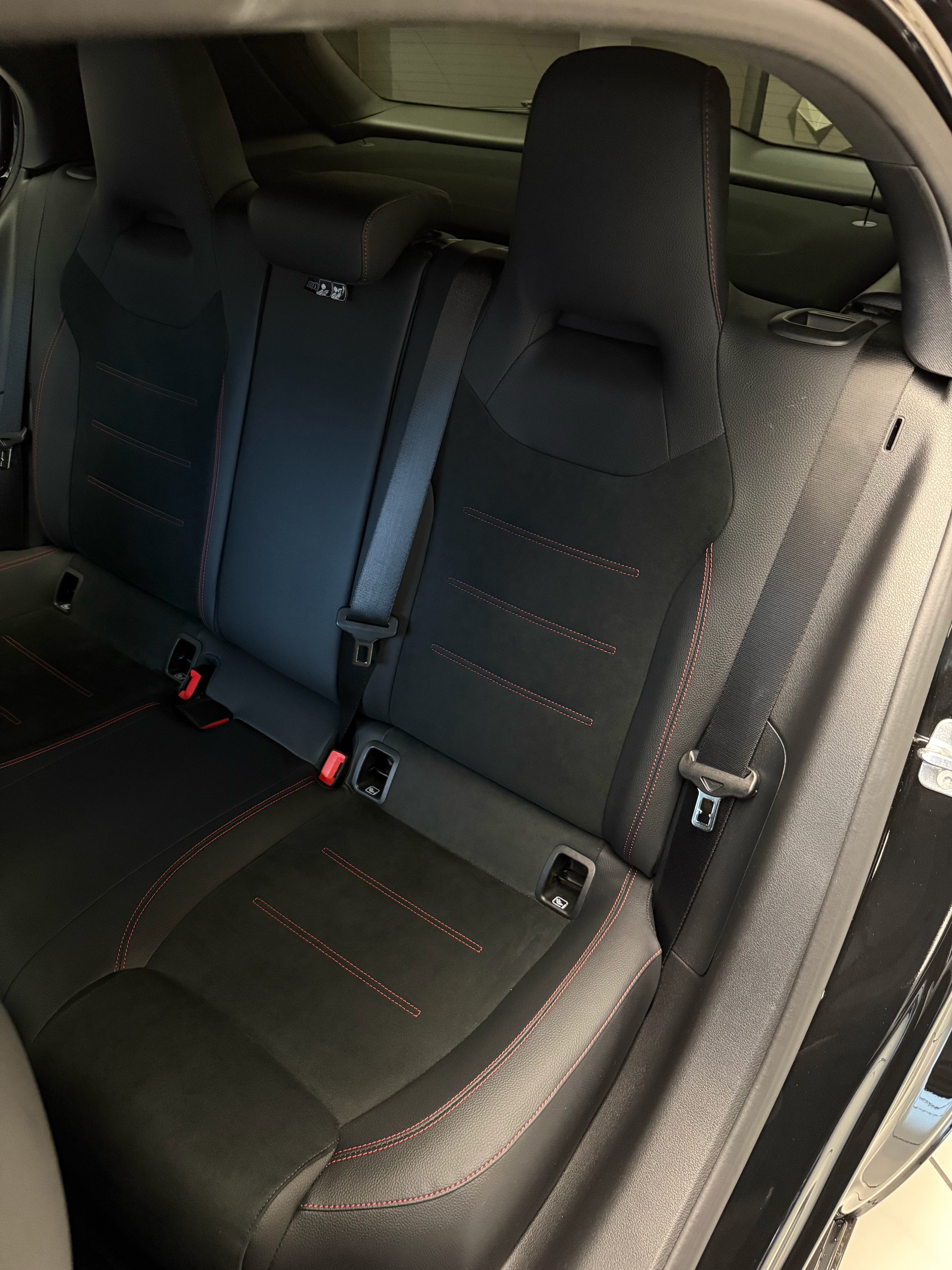 MERCEDES-BENZ A 200 Night Star 7G-DCT-image-6