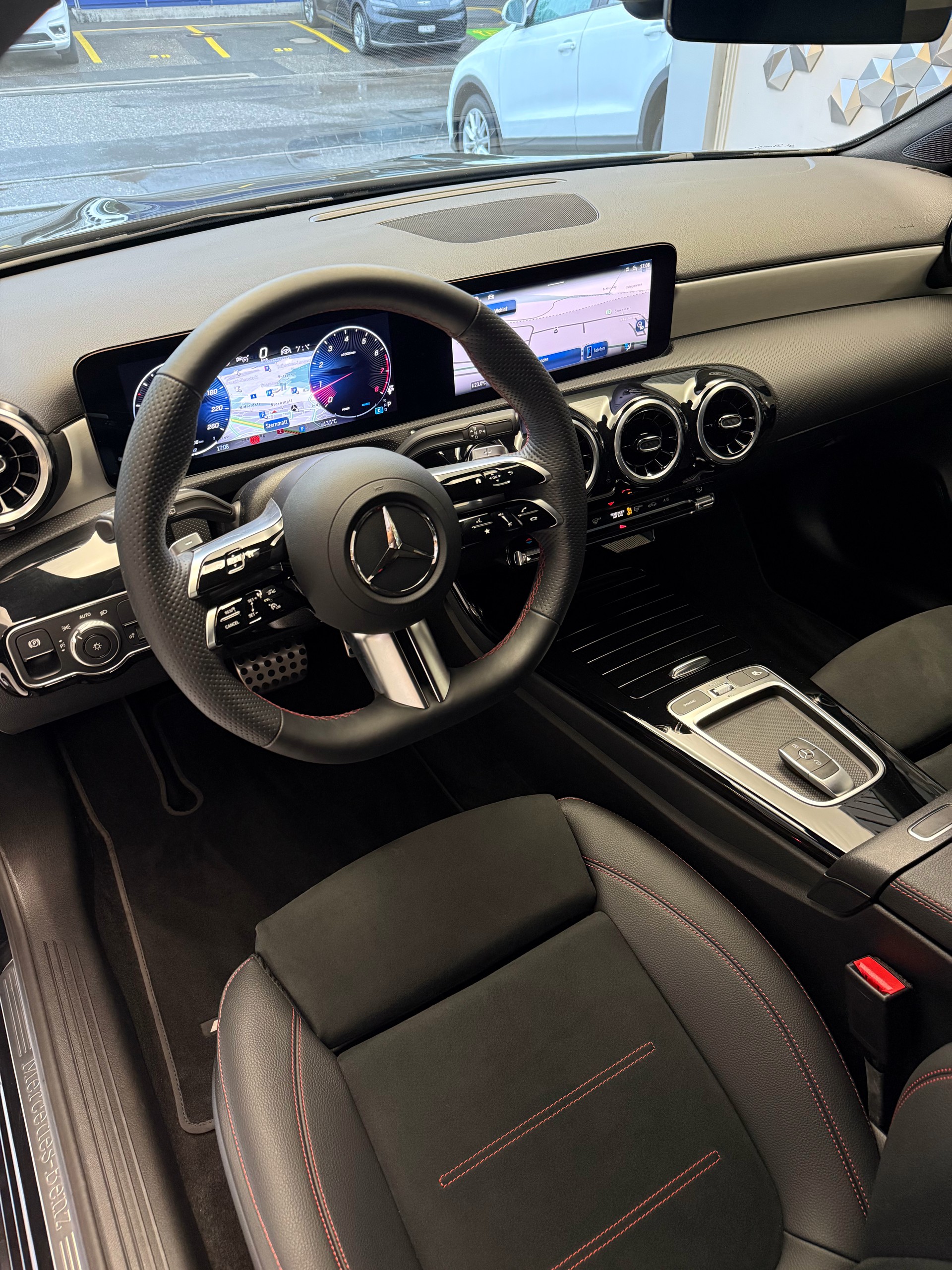 MERCEDES-BENZ A 200 Night Star 7G-DCT-image-4