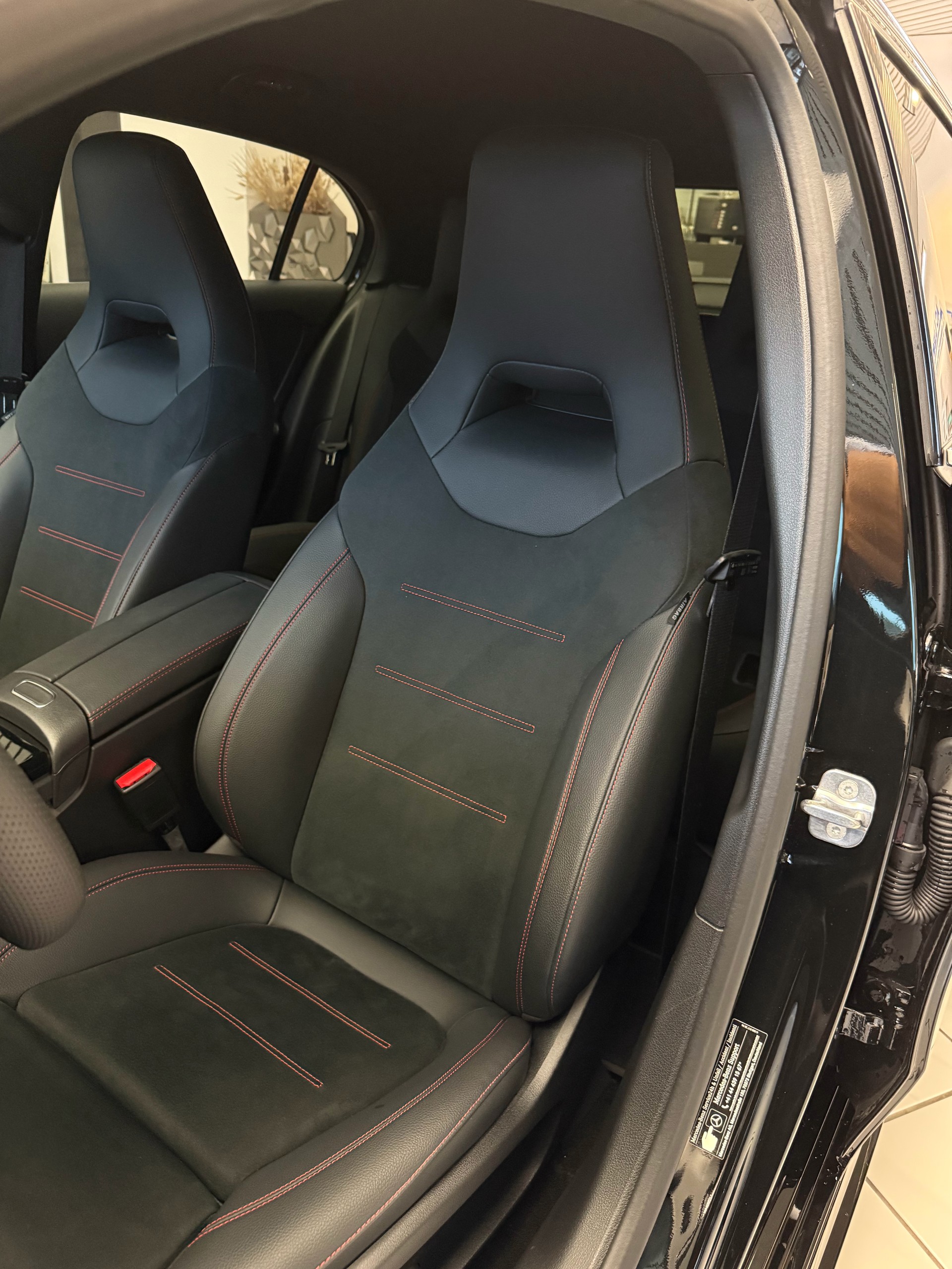 MERCEDES-BENZ A 200 Night Star 7G-DCT-image-5