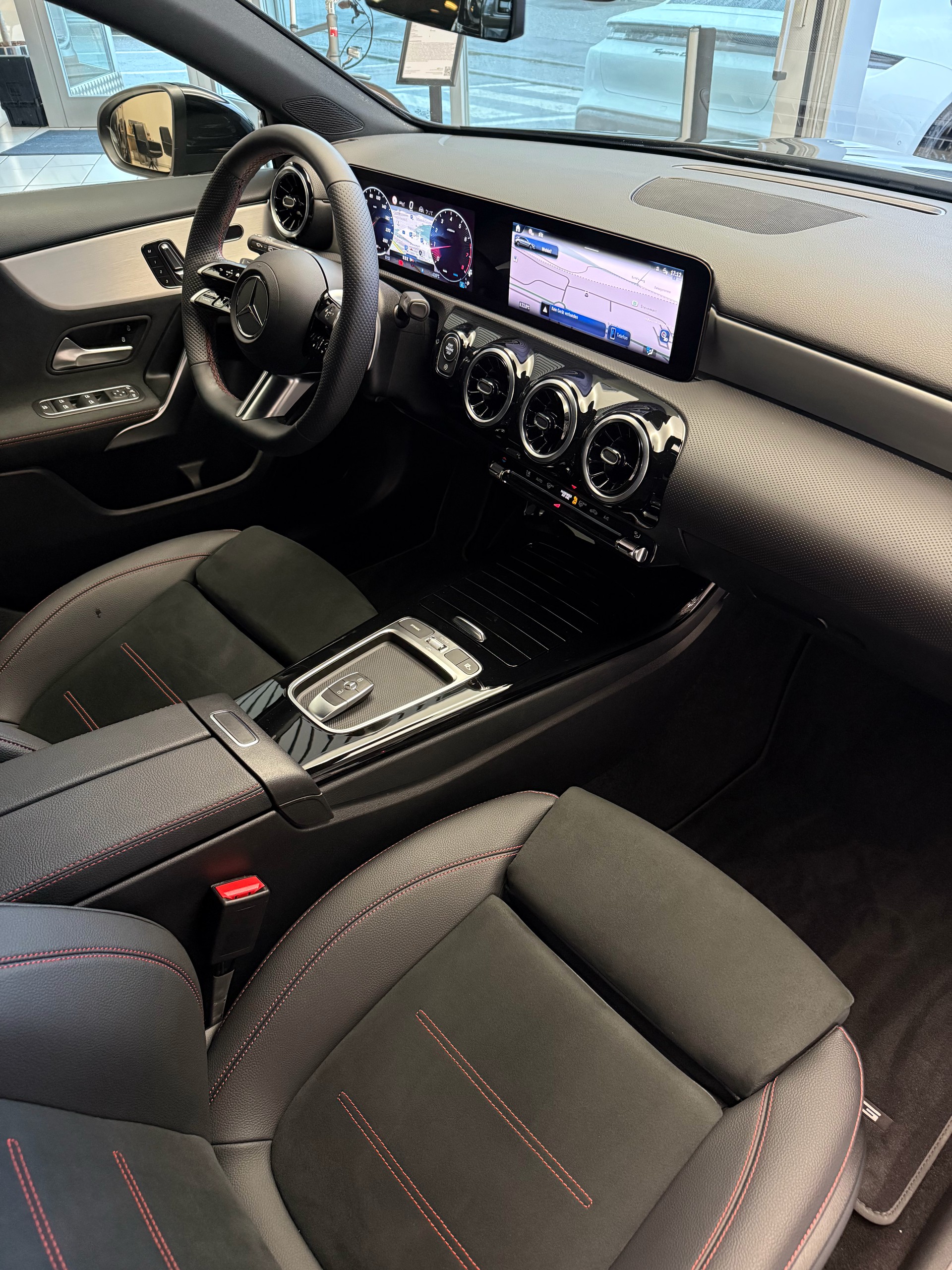 MERCEDES-BENZ A 200 Night Star 7G-DCT-image-11