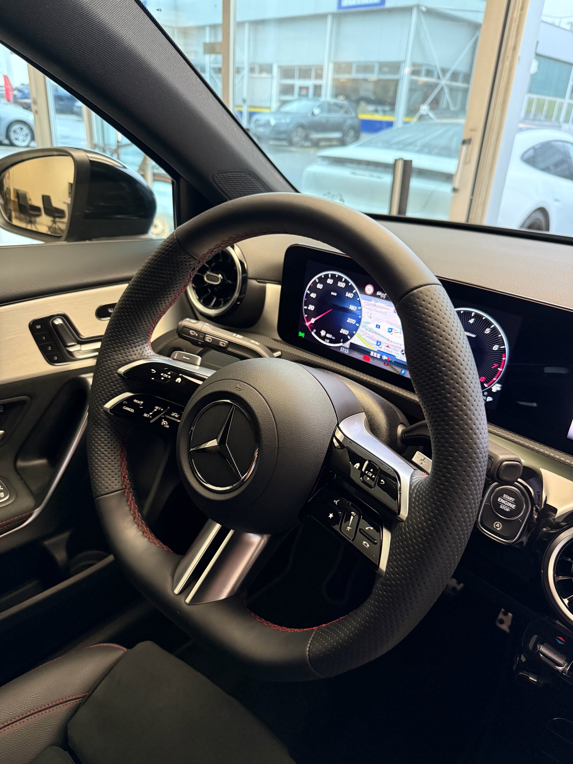 MERCEDES-BENZ A 200 Night Star 7G-DCT-image-12