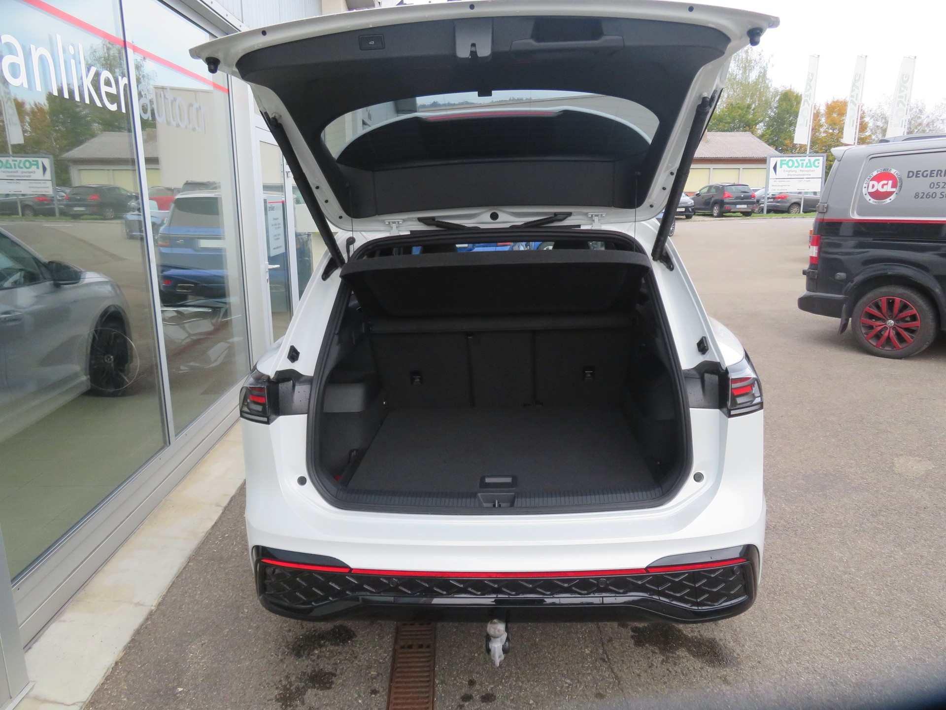 VW Tiguan 2.0 TSI DSG R-Line 4Motion-image-2