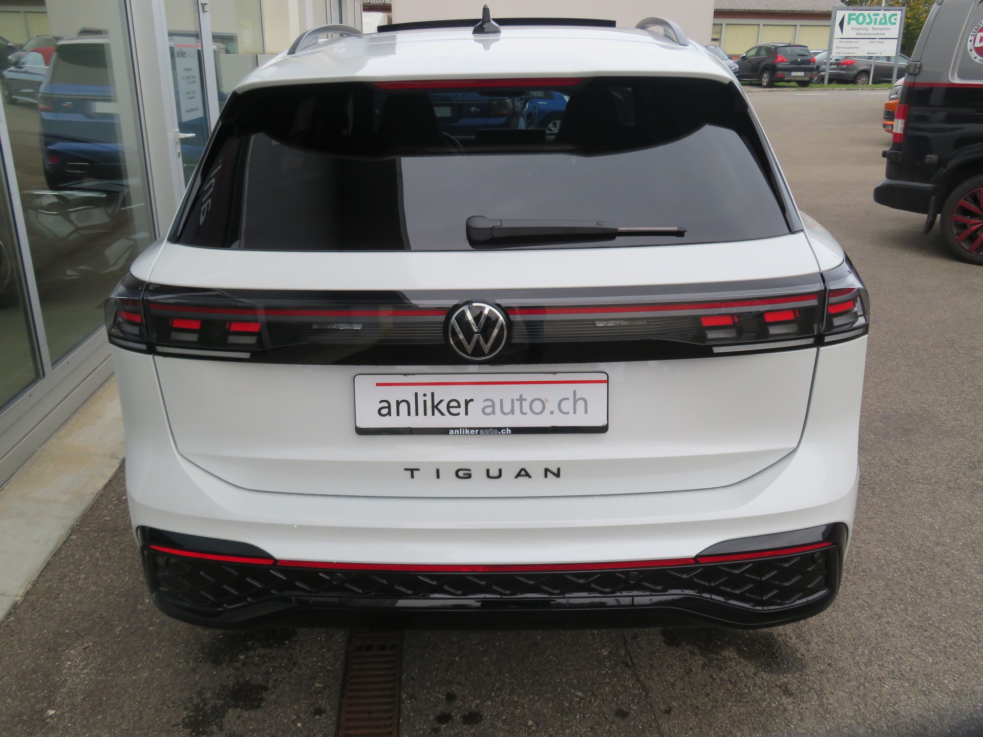 VW Tiguan 2.0 TSI DSG R-Line 4Motion-image-3