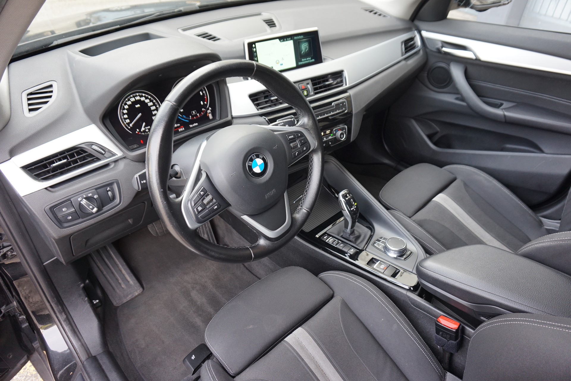 BMW X1 xDrive 18d Sport Line Steptronic-image-9