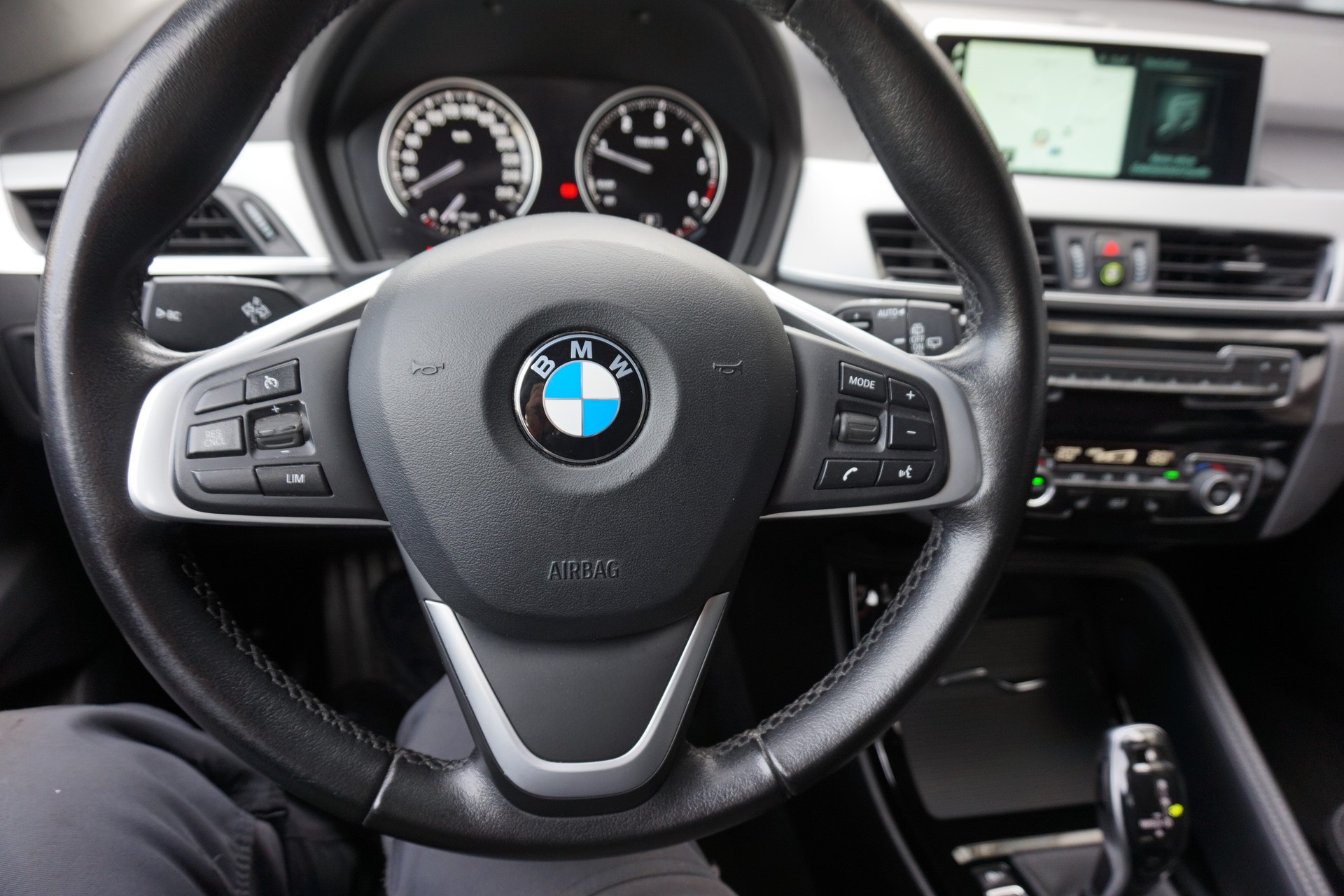 BMW X1 xDrive 18d Sport Line Steptronic-image-11