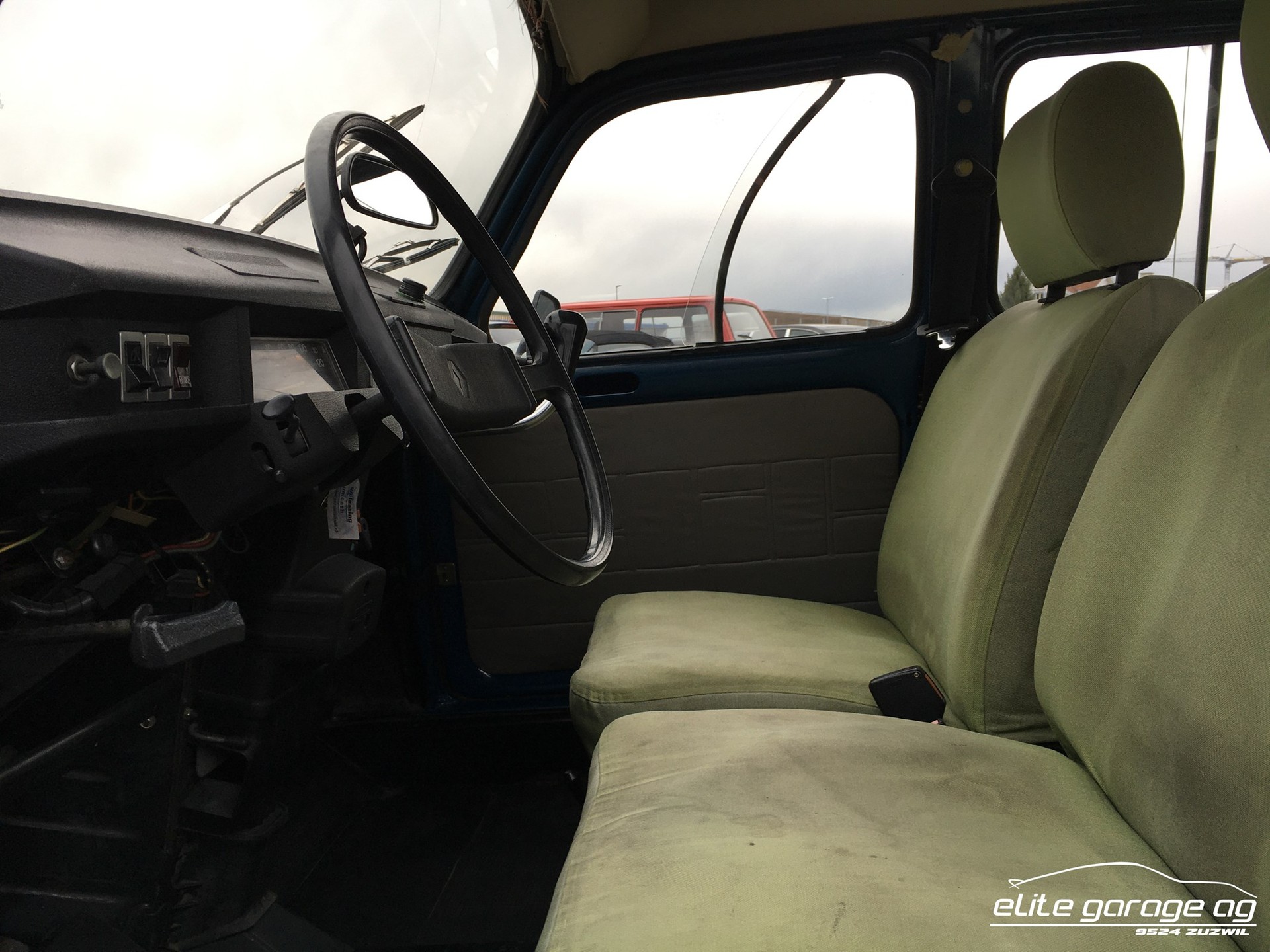 RENAULT R4 845 Export TL-image-10