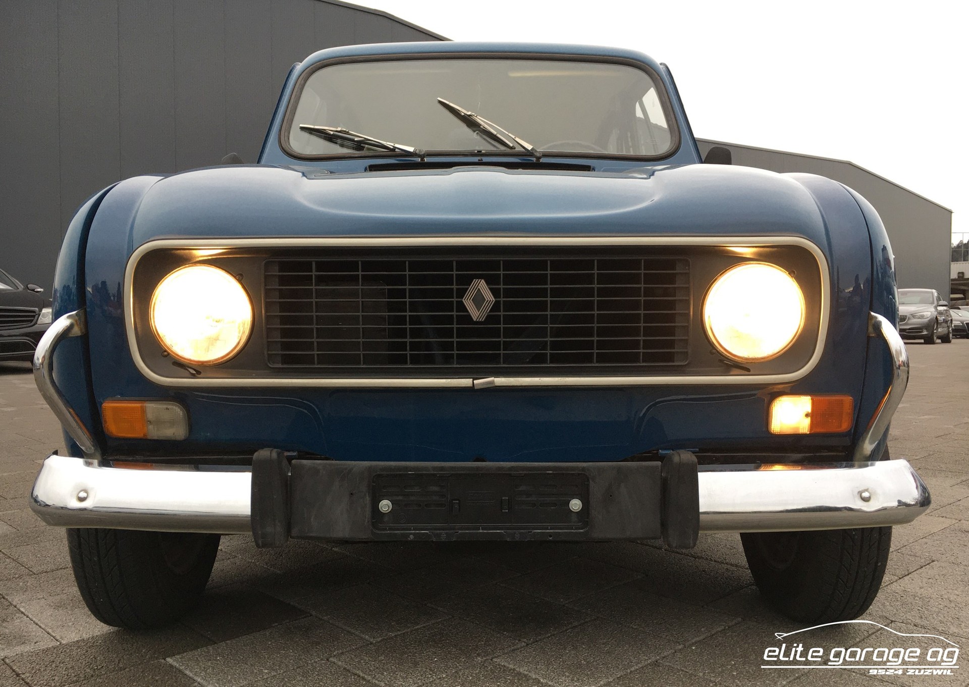 RENAULT R4 845 Export TL-image-1