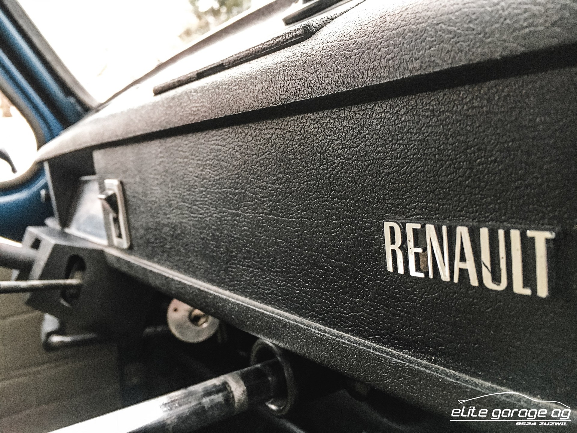 RENAULT R4 845 Export TL-image-14