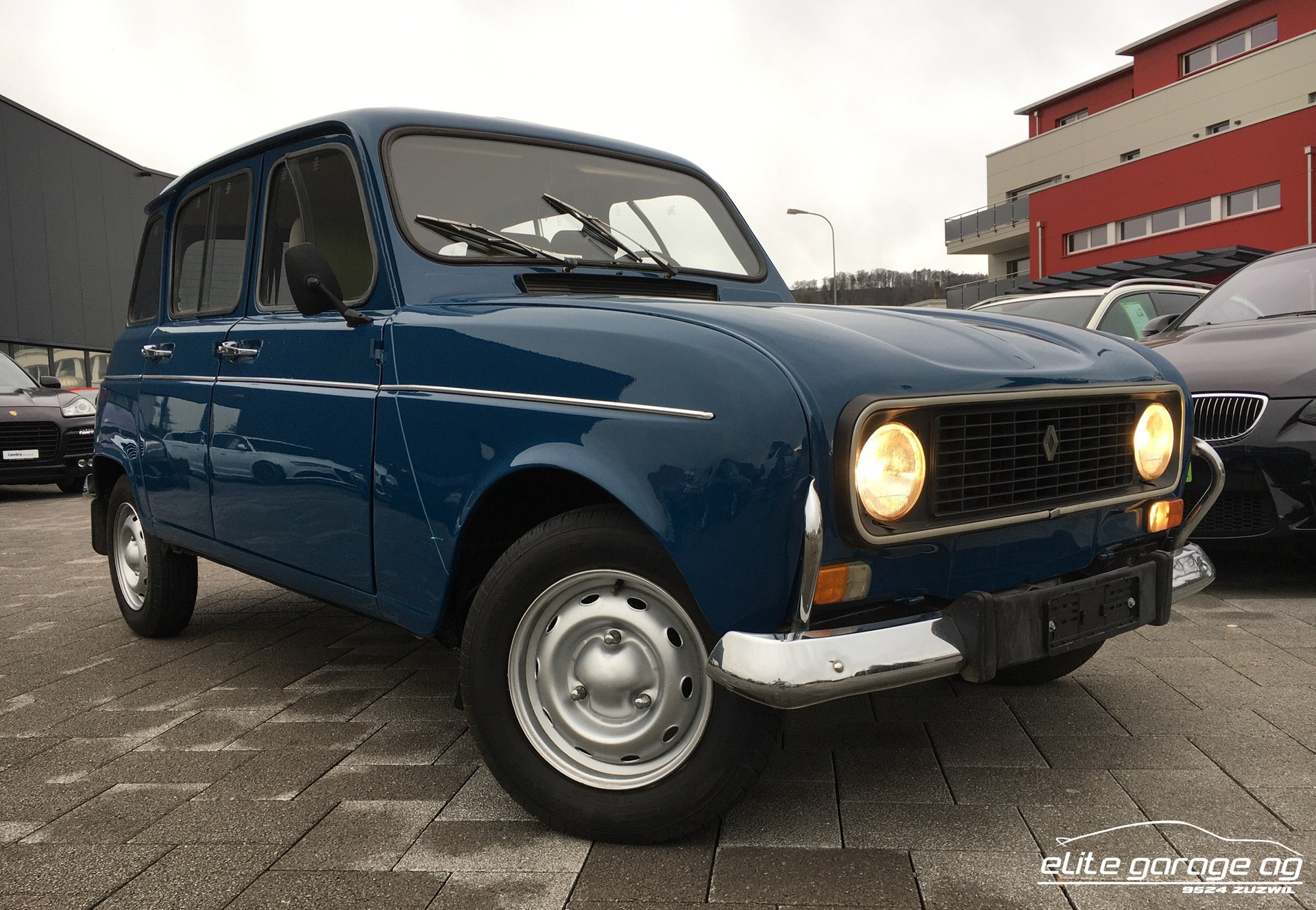 RENAULT R4 845 Export TL-image-2