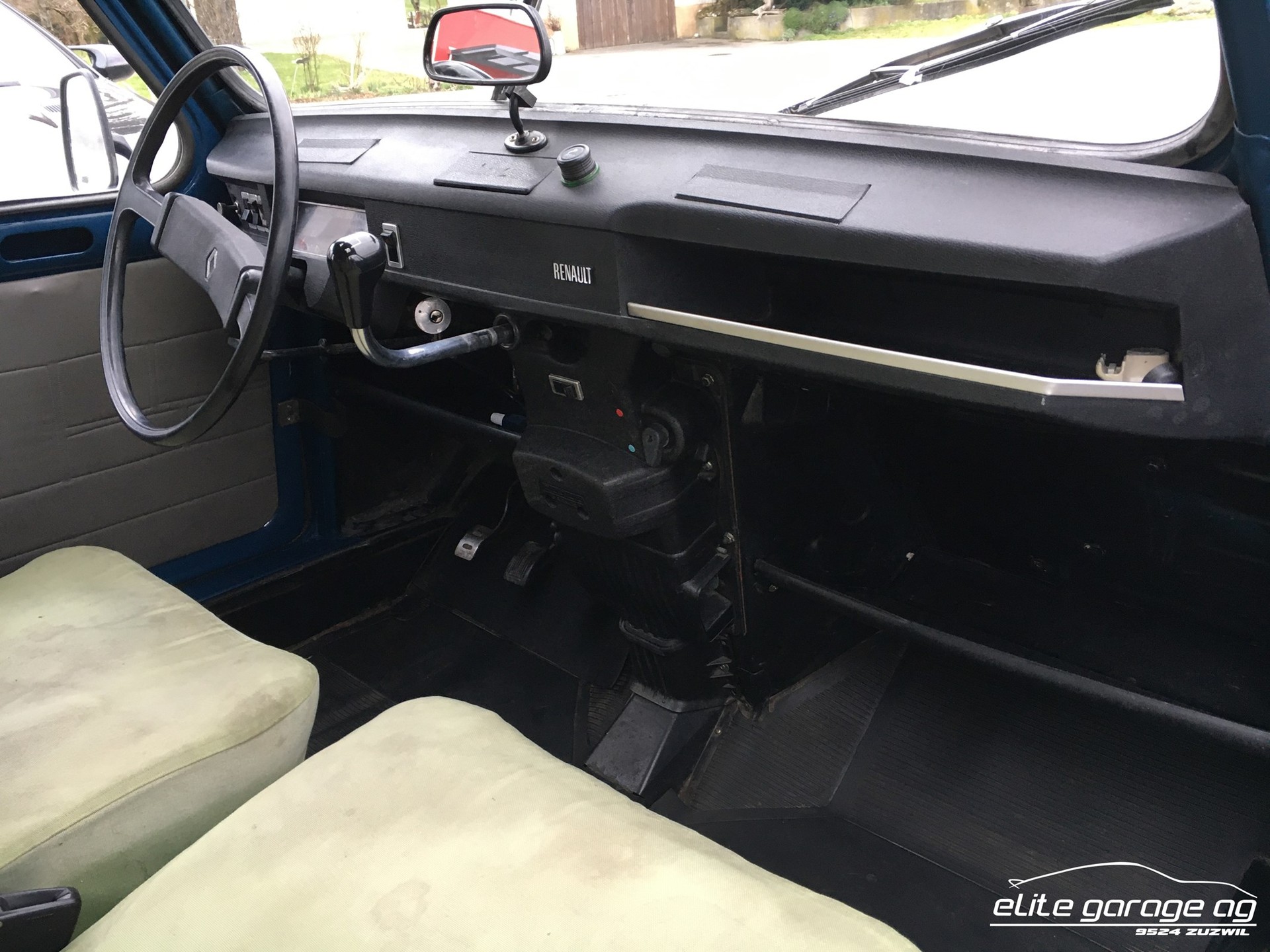 RENAULT R4 845 Export TL-image-12