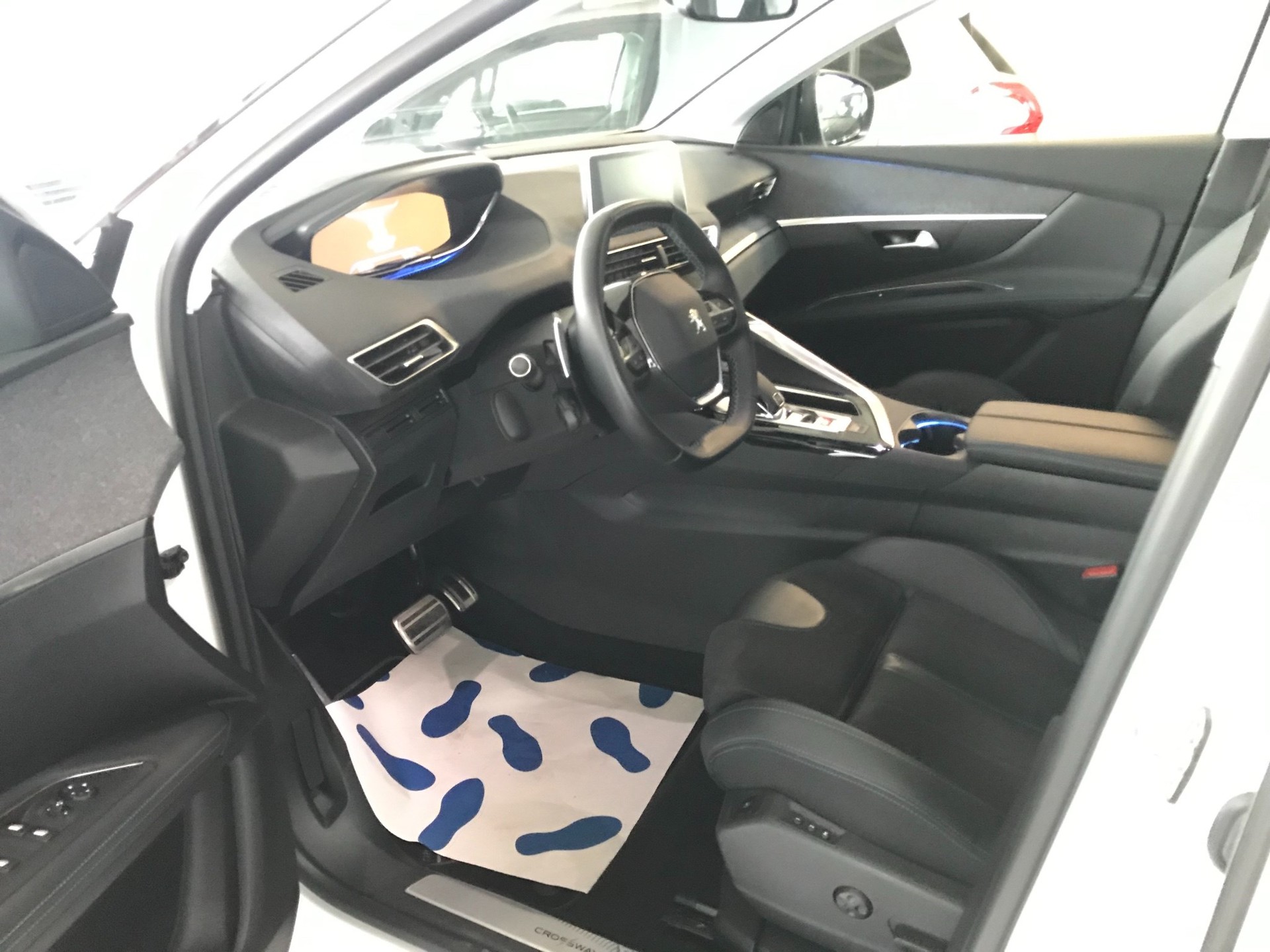 PEUGEOT 3008 1.6 THP Crossway EAT-image-10