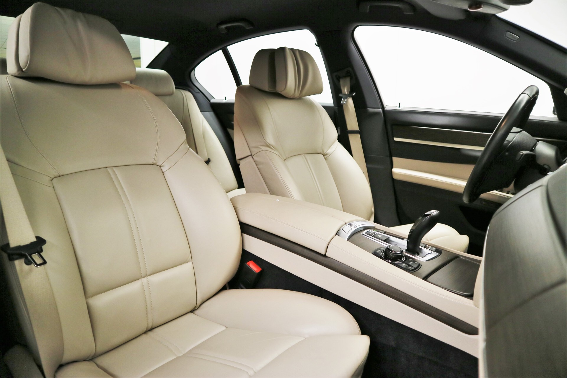 BMW 750i L-image-7