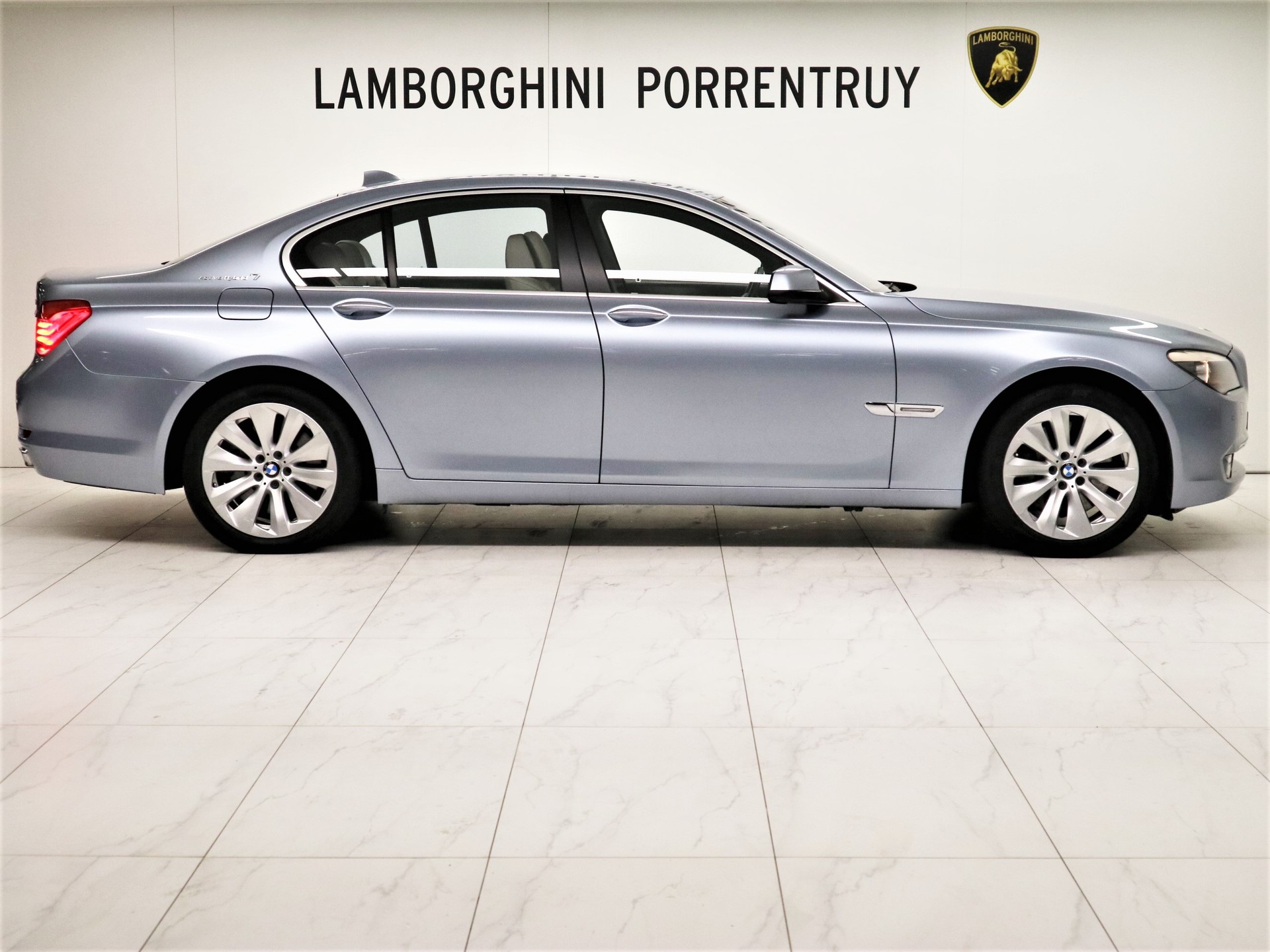 BMW 750i L-image-1