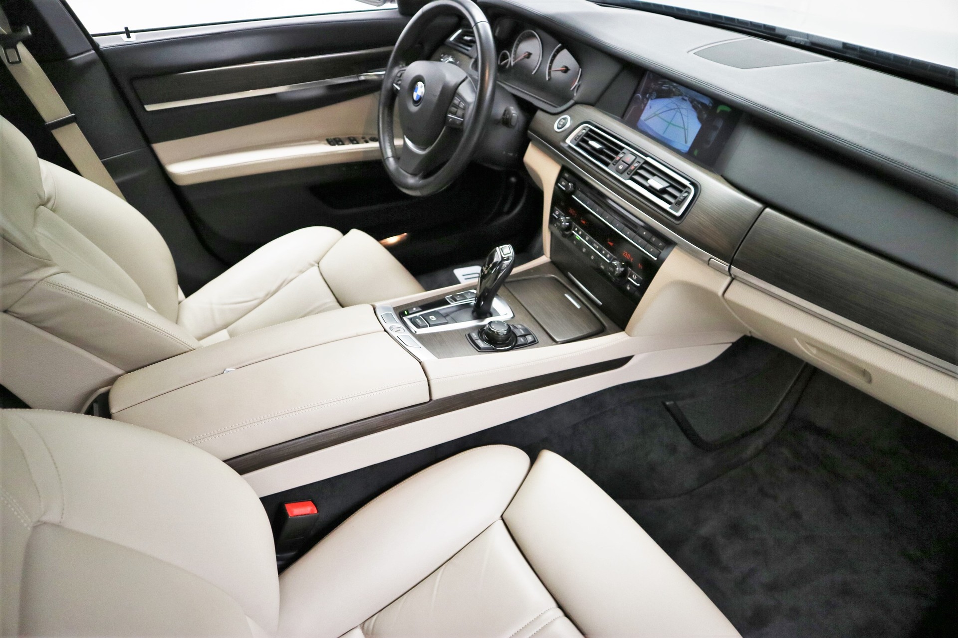 BMW 750i L-image-5