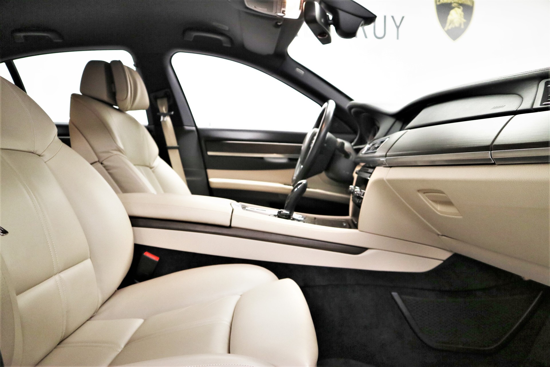 BMW 750i L-image-6