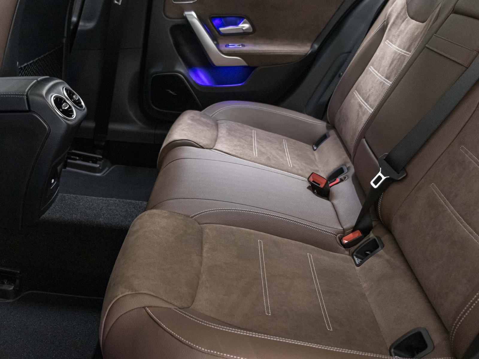 MERCEDES-BENZ A 250 4MATIC-image-8