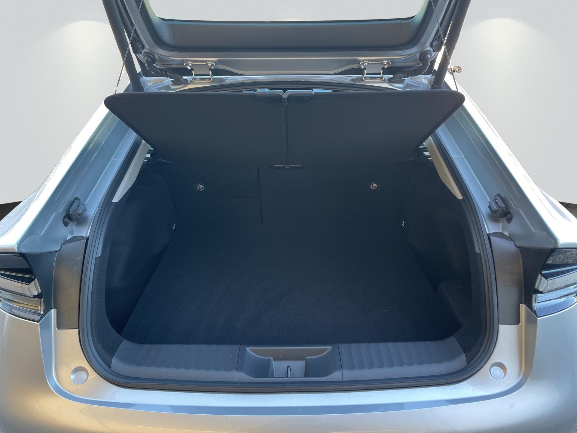 TOYOTA Prius 2.0 Plug-In-Hybrid Premium-image-13