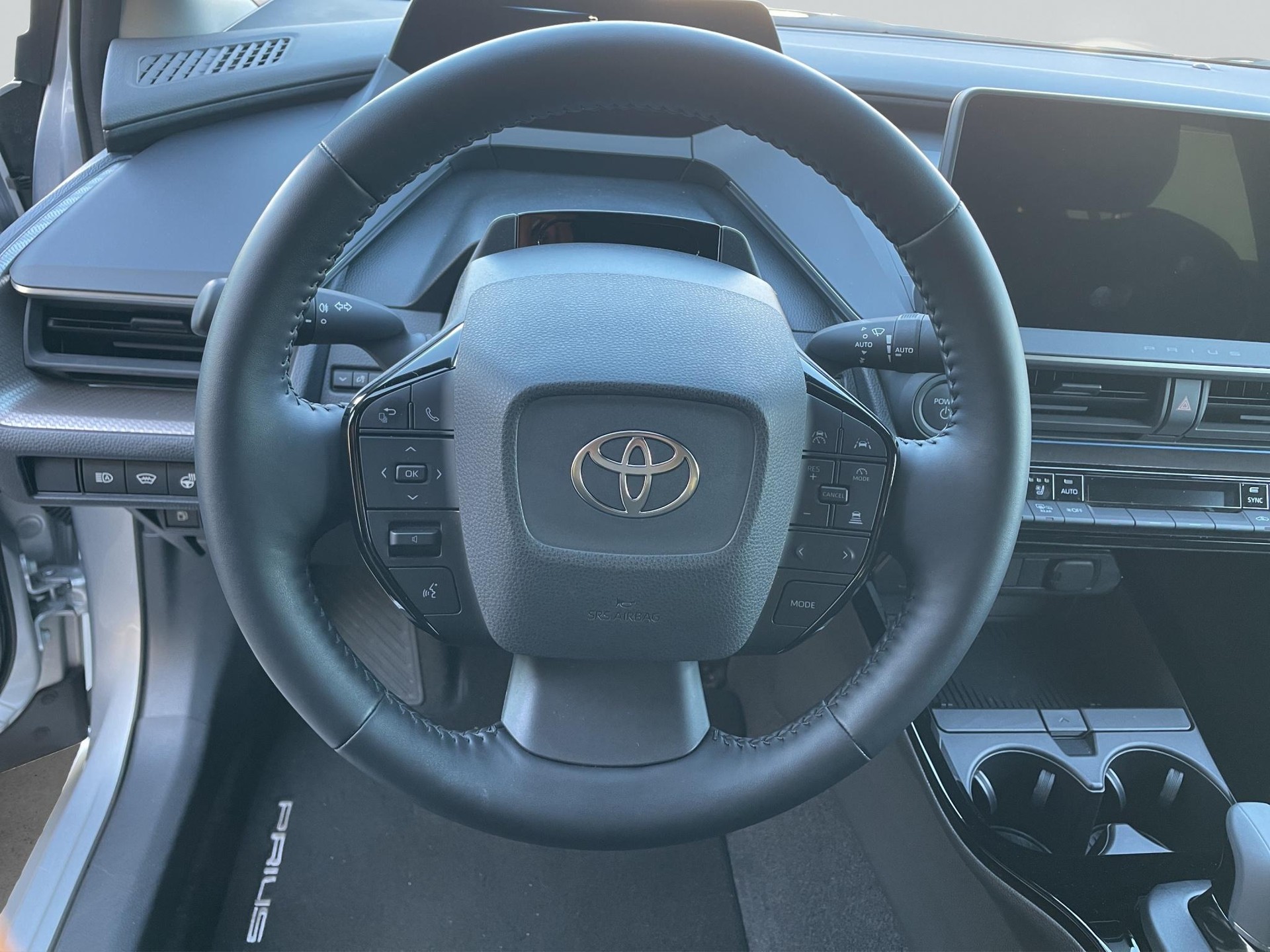 TOYOTA Prius 2.0 Plug-In-Hybrid Premium-image-10