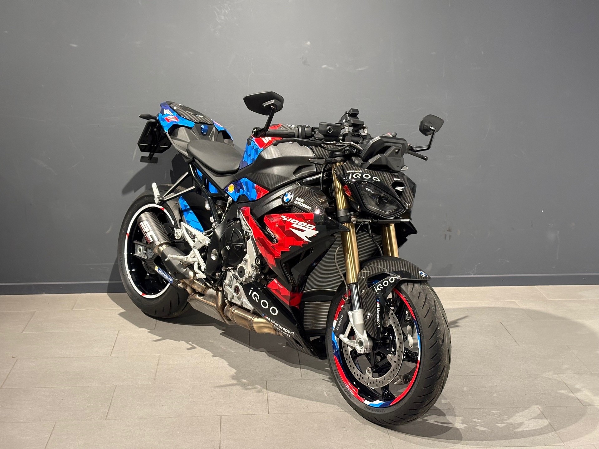 BMW S 1000 R 'Hyper Bike'-showroom-element-1