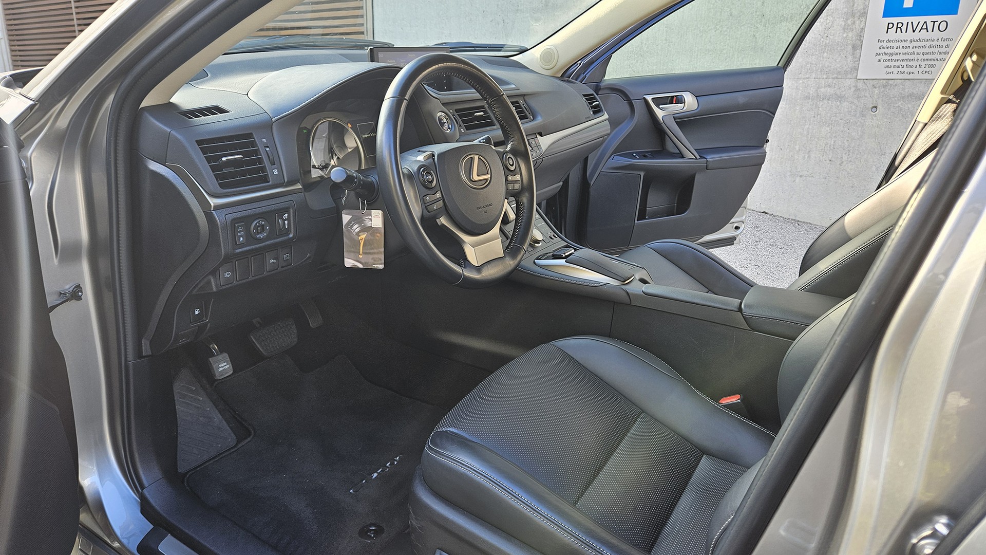 LEXUS CT 200h 1.8 excellence CVT-image-6