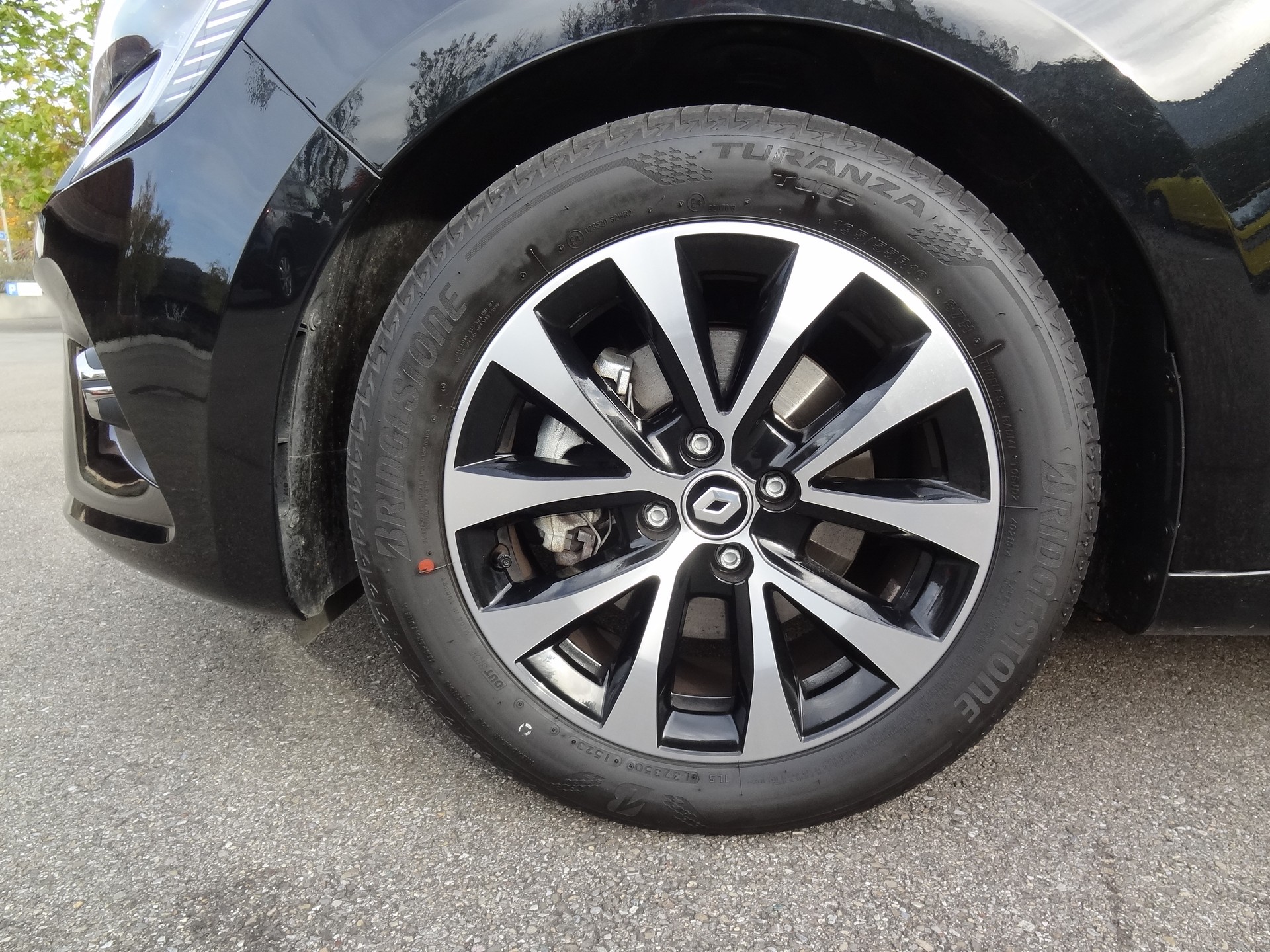 RENAULT Clio 1.6 E-Tech Black Techno-image-2