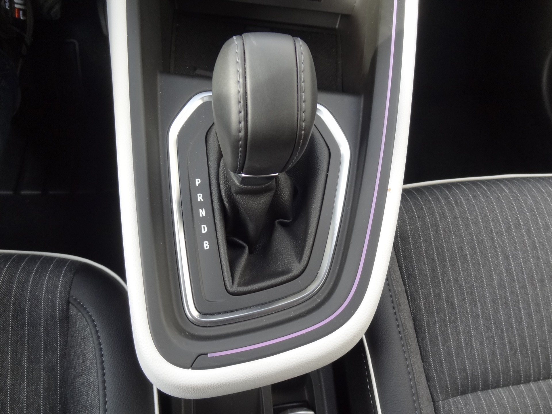 RENAULT Clio 1.6 E-Tech Black Techno-image-17