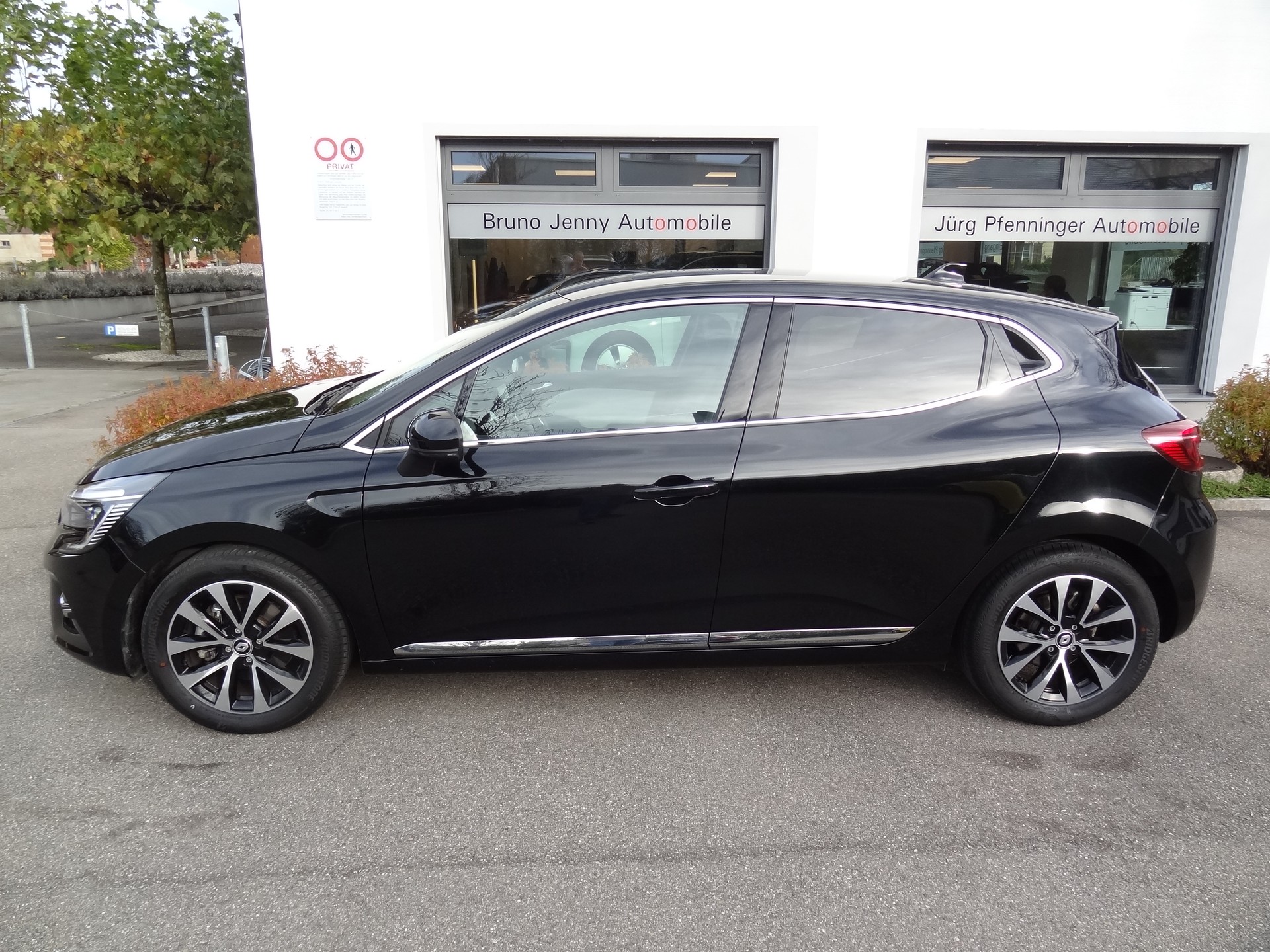 RENAULT Clio 1.6 E-Tech Black Techno-image-1