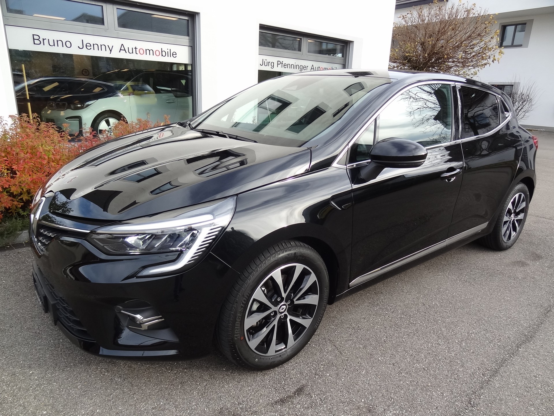 RENAULT Clio 1.6 E-Tech Black Techno-image-0