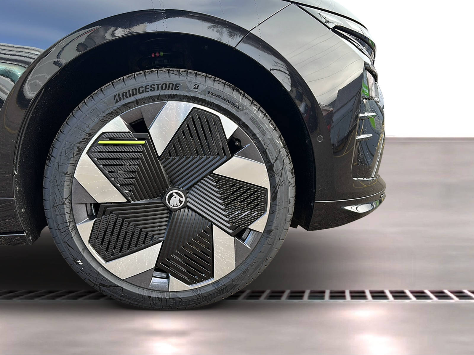 SKODA Enyaq 4x4 RS-image-7