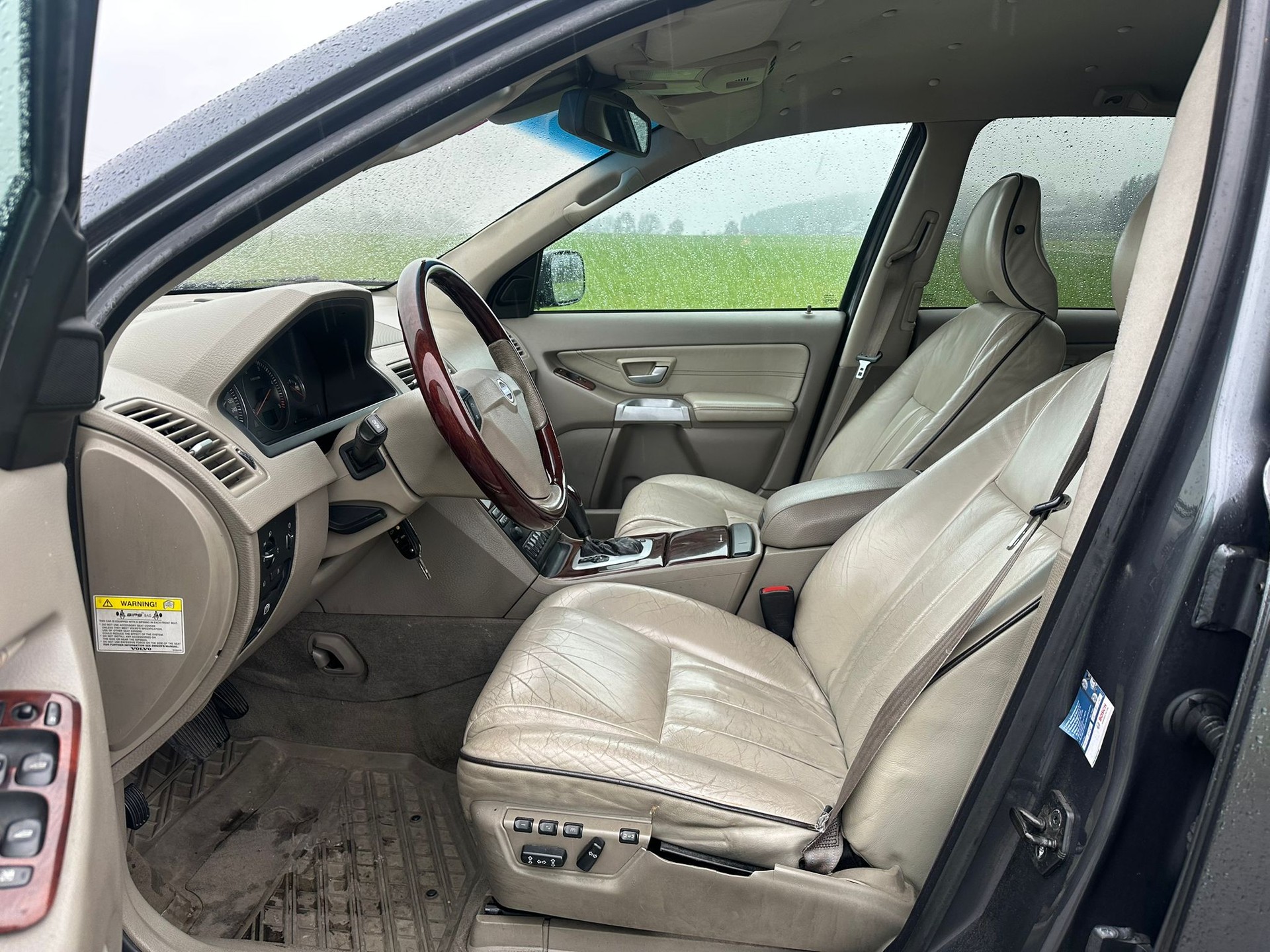 VOLVO XC90 2.4 AWD D5-image-10