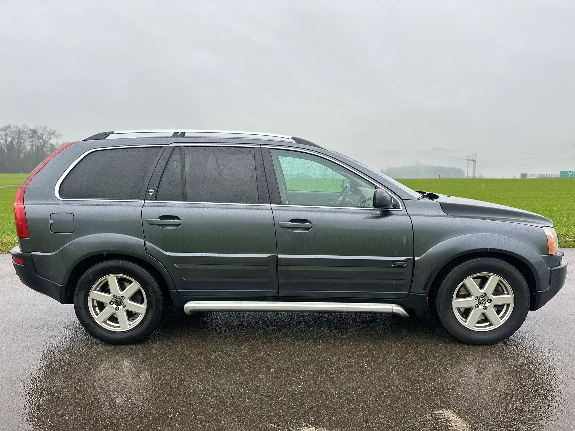 VOLVO XC90 2.4 AWD D5-image-4