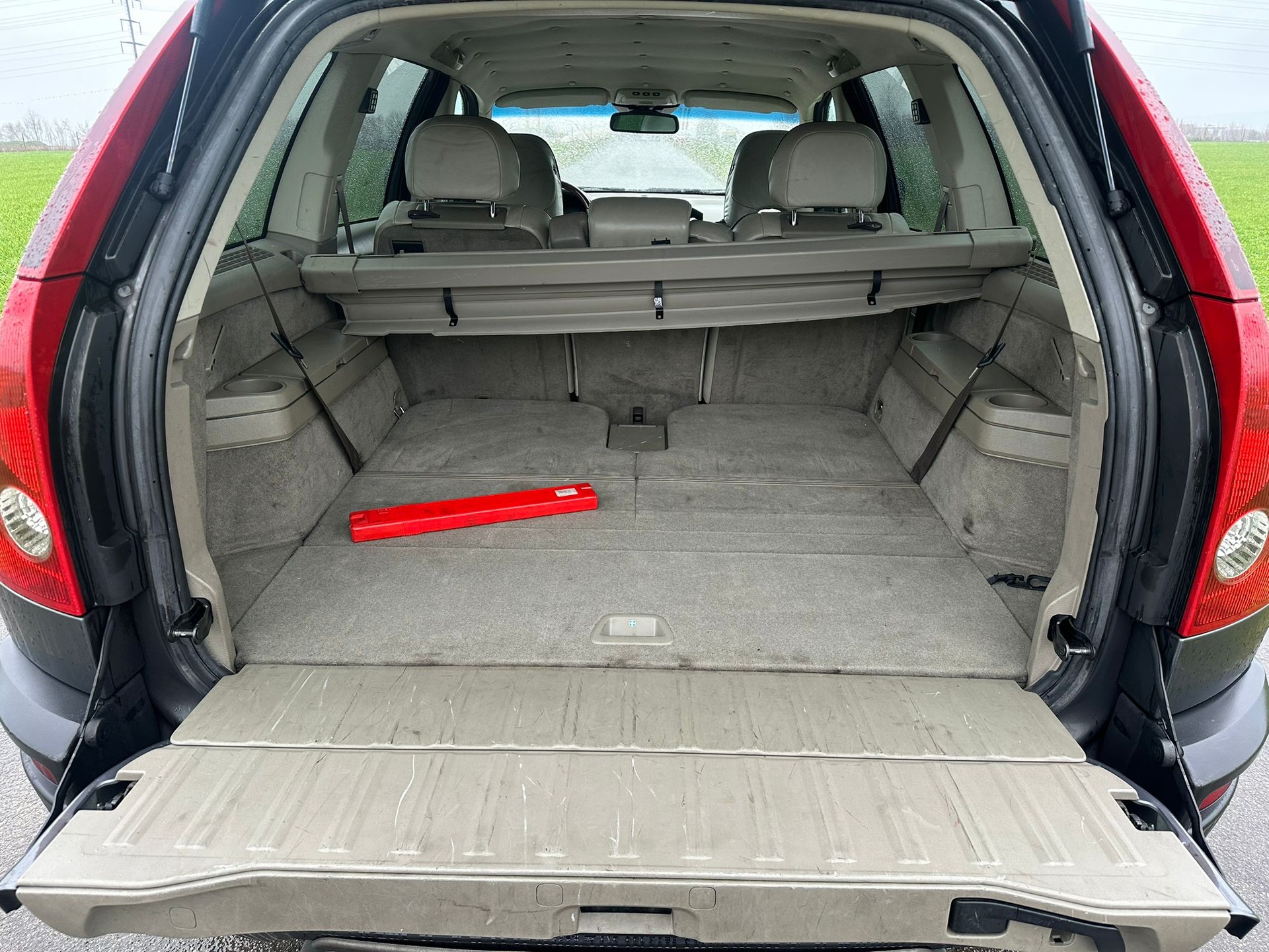 VOLVO XC90 2.4 AWD D5-image-12