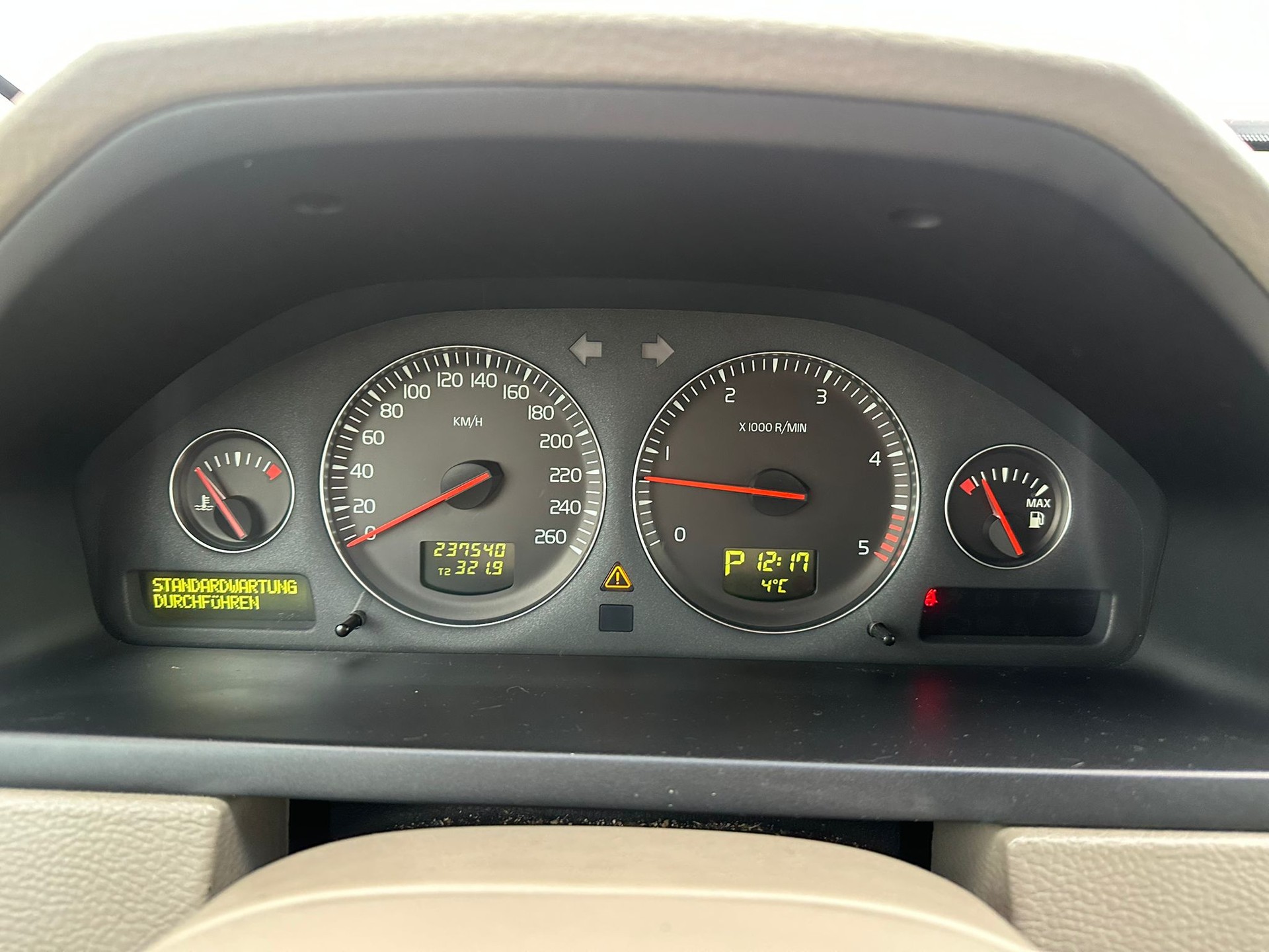 VOLVO XC90 2.4 AWD D5-image-14