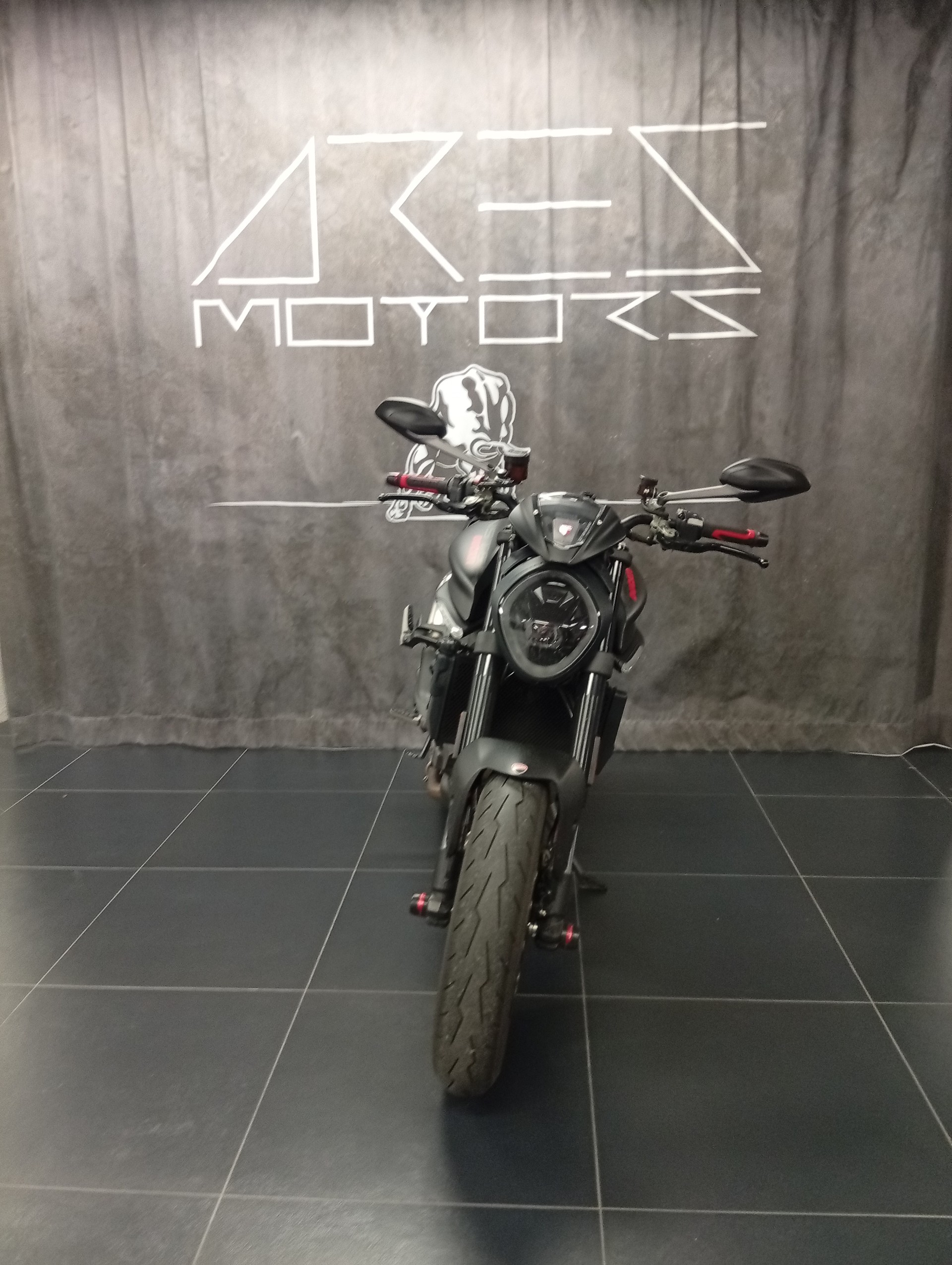 DUCATI Monster + 937 Dark Staealth-showroom-element-1