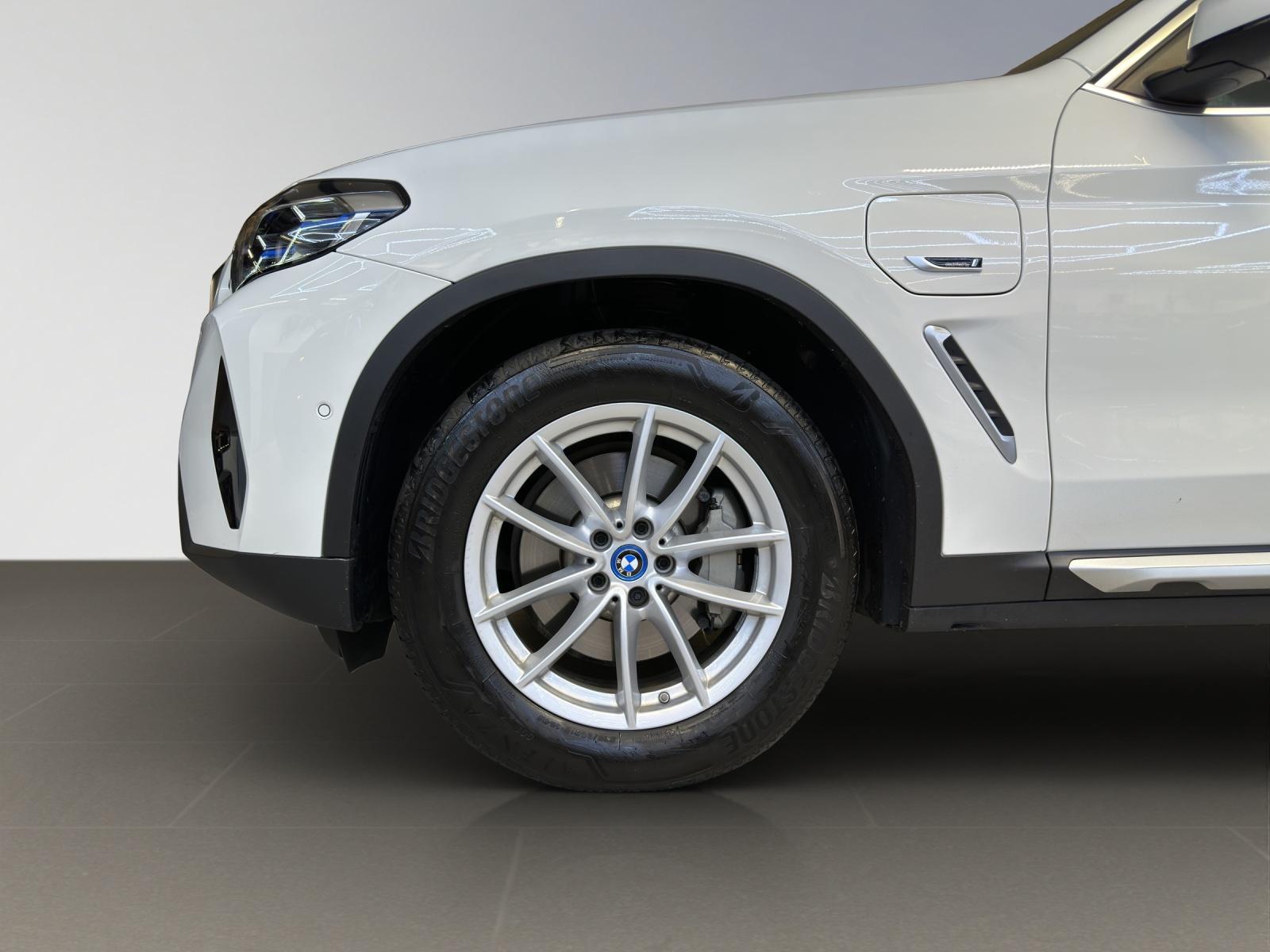 BMW X3 30e xDrive-image-16