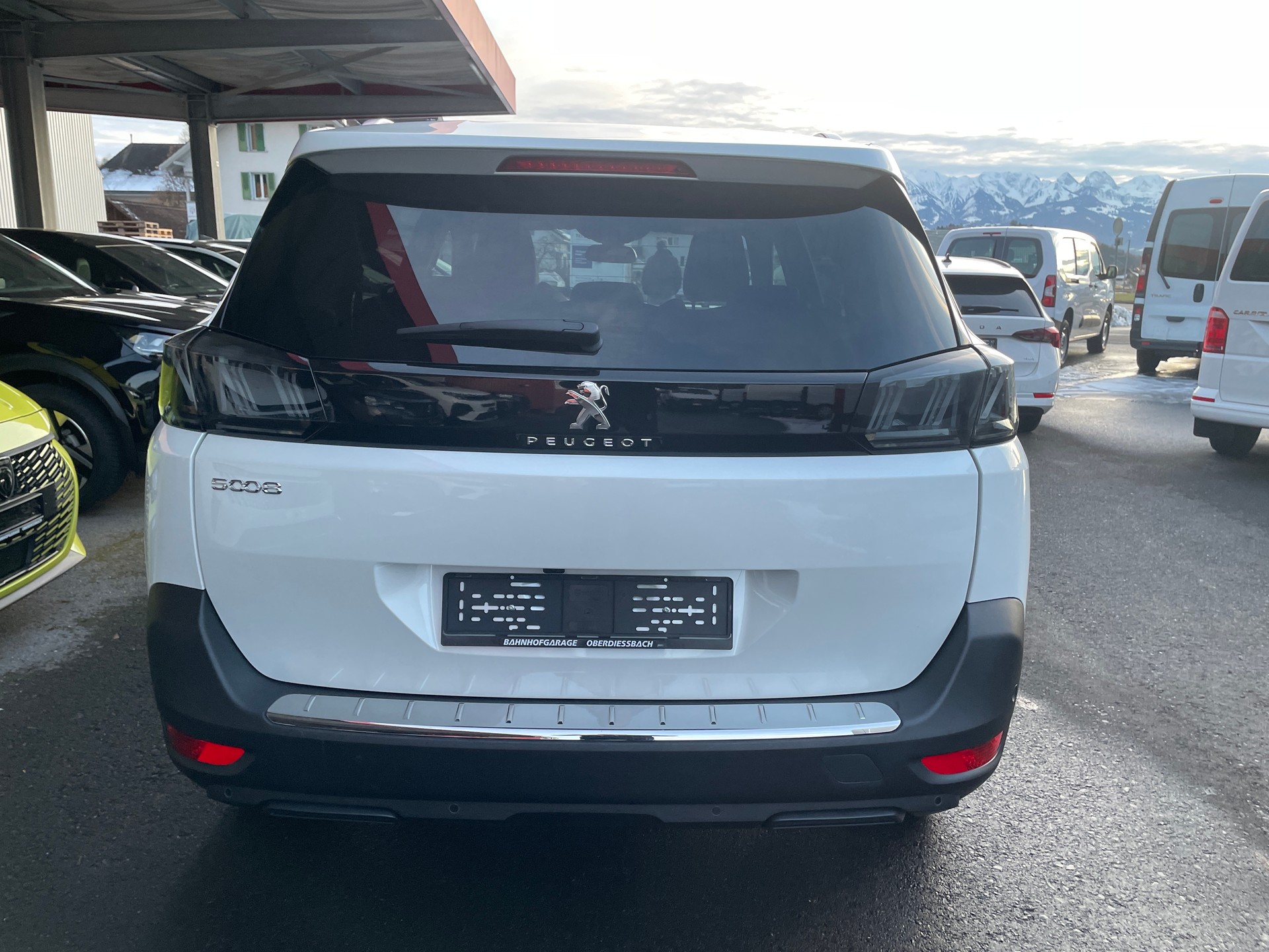 PEUGEOT 5008 1.5 BlueHDi Allure Pack EAT8-showroom-element-2