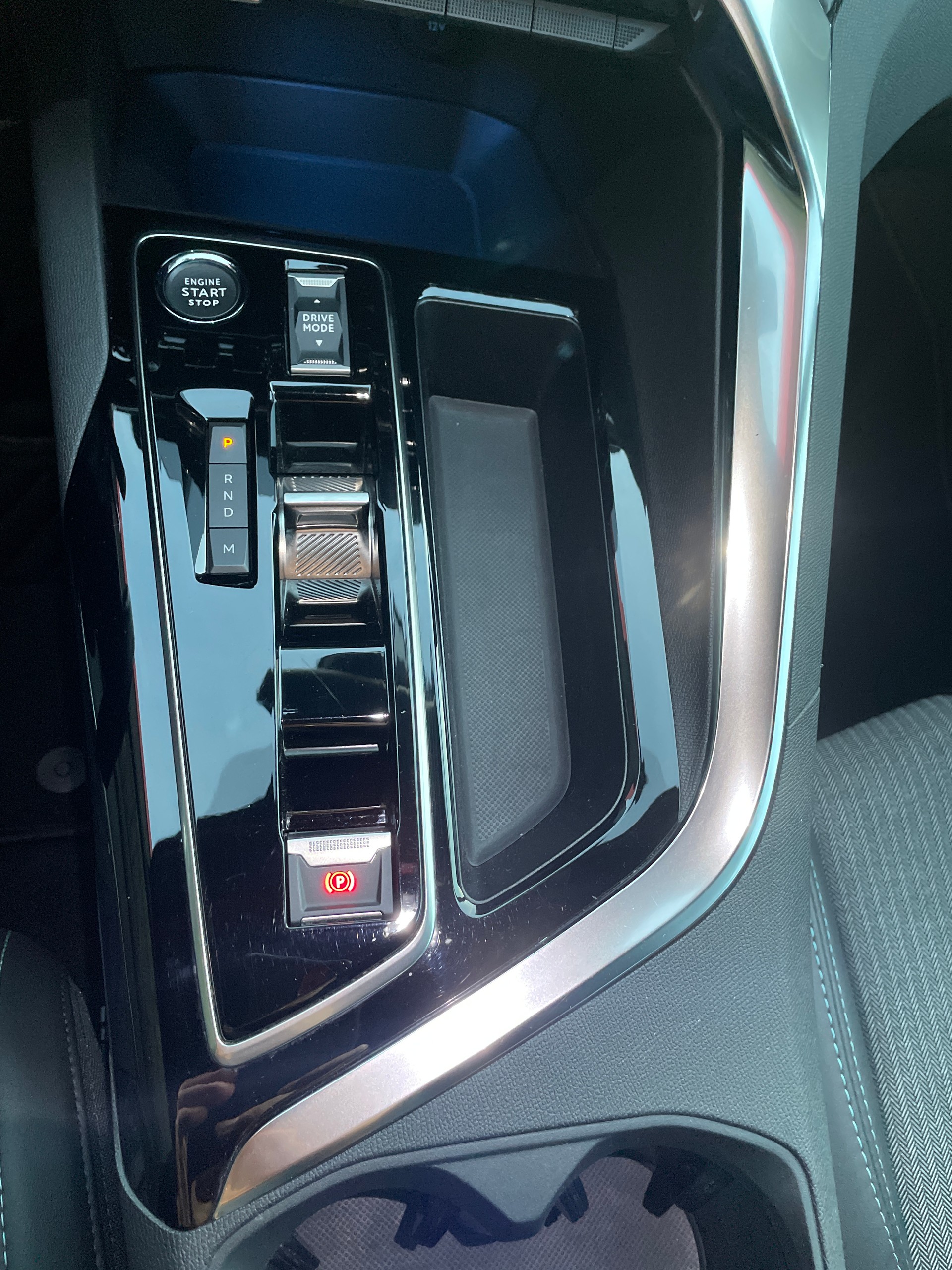 PEUGEOT 5008 1.5 BlueHDi Allure Pack EAT8-image-14