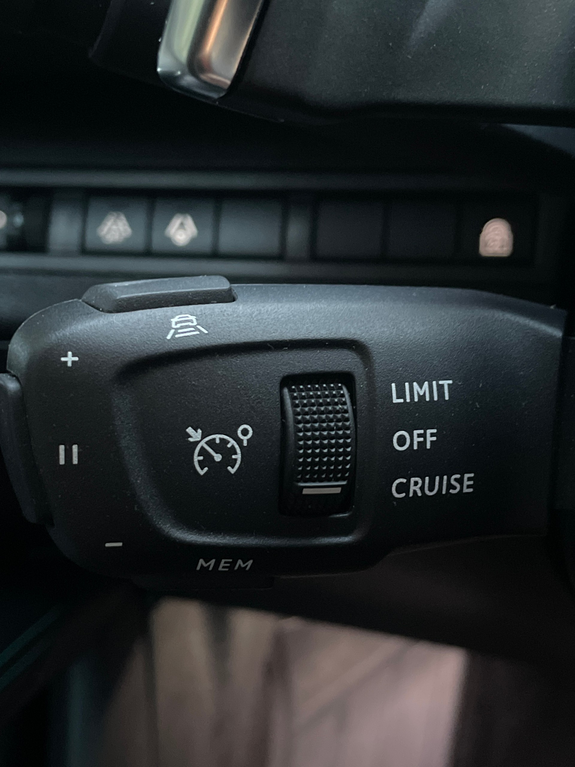 PEUGEOT 5008 1.5 BlueHDi Allure Pack EAT8-image-13