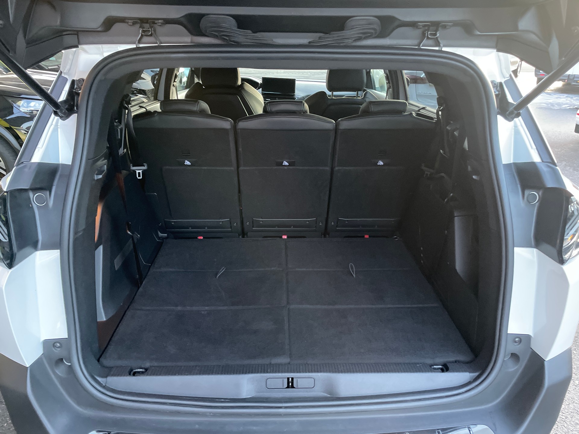 PEUGEOT 5008 1.5 BlueHDi Allure Pack EAT8-showroom-element-3