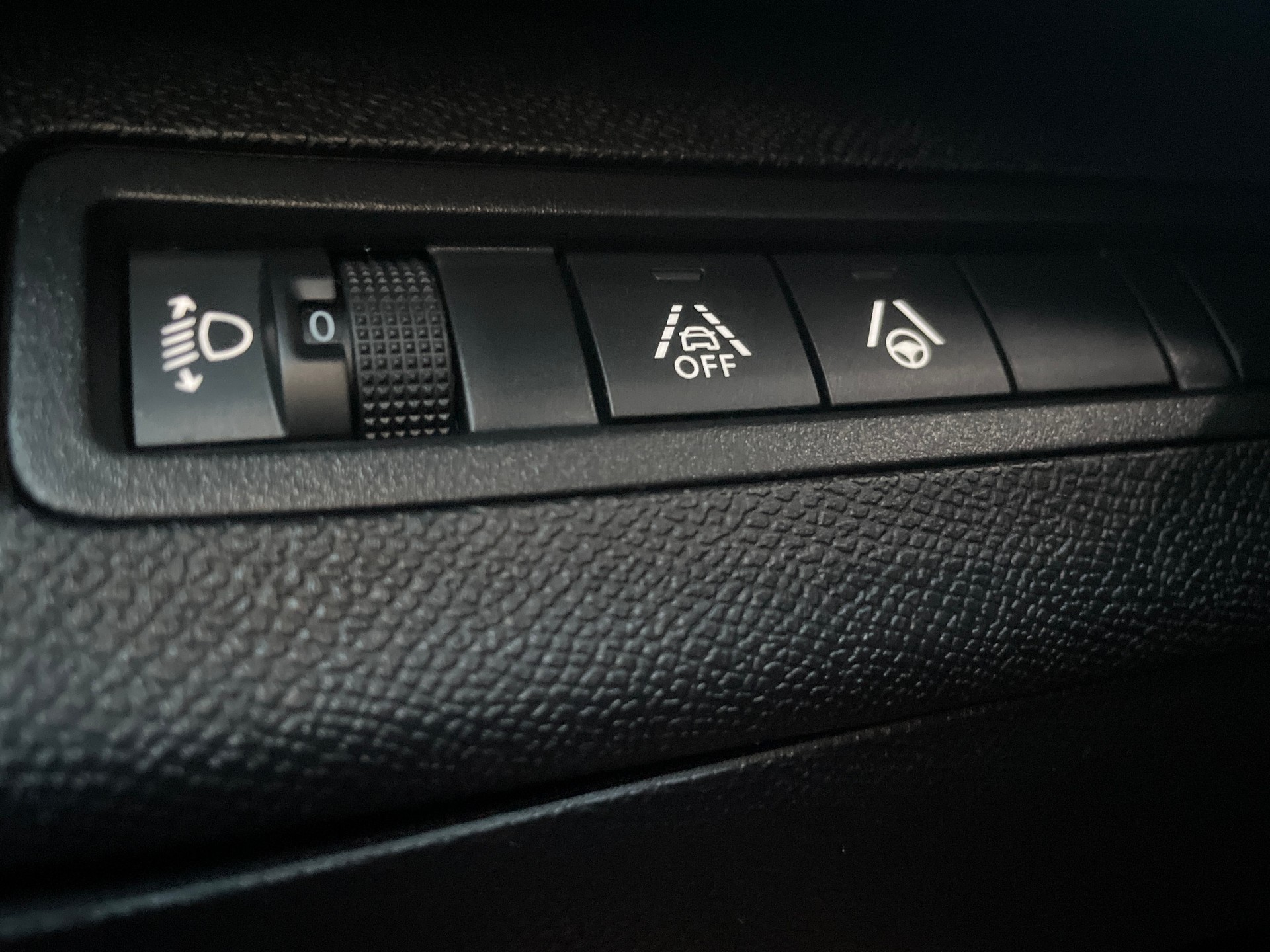 PEUGEOT 5008 1.5 BlueHDi Allure Pack EAT8-image-12