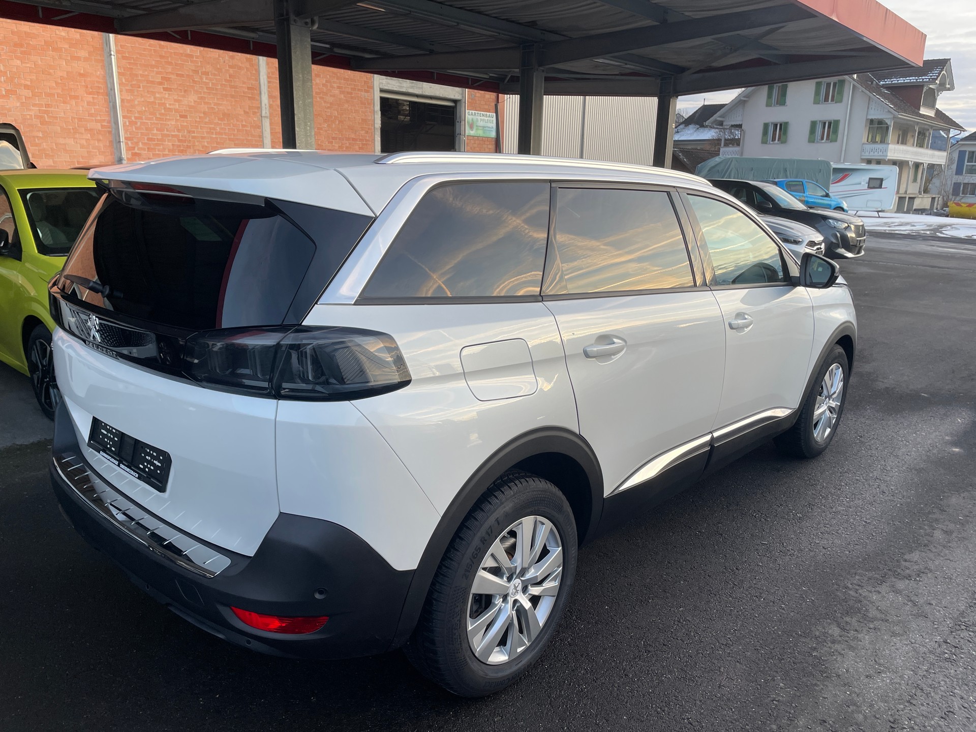 PEUGEOT 5008 1.5 BlueHDi Allure Pack EAT8-showroom-element-1
