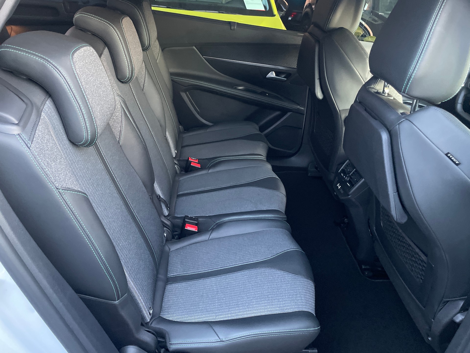 PEUGEOT 5008 1.5 BlueHDi Allure Pack EAT8-image-5