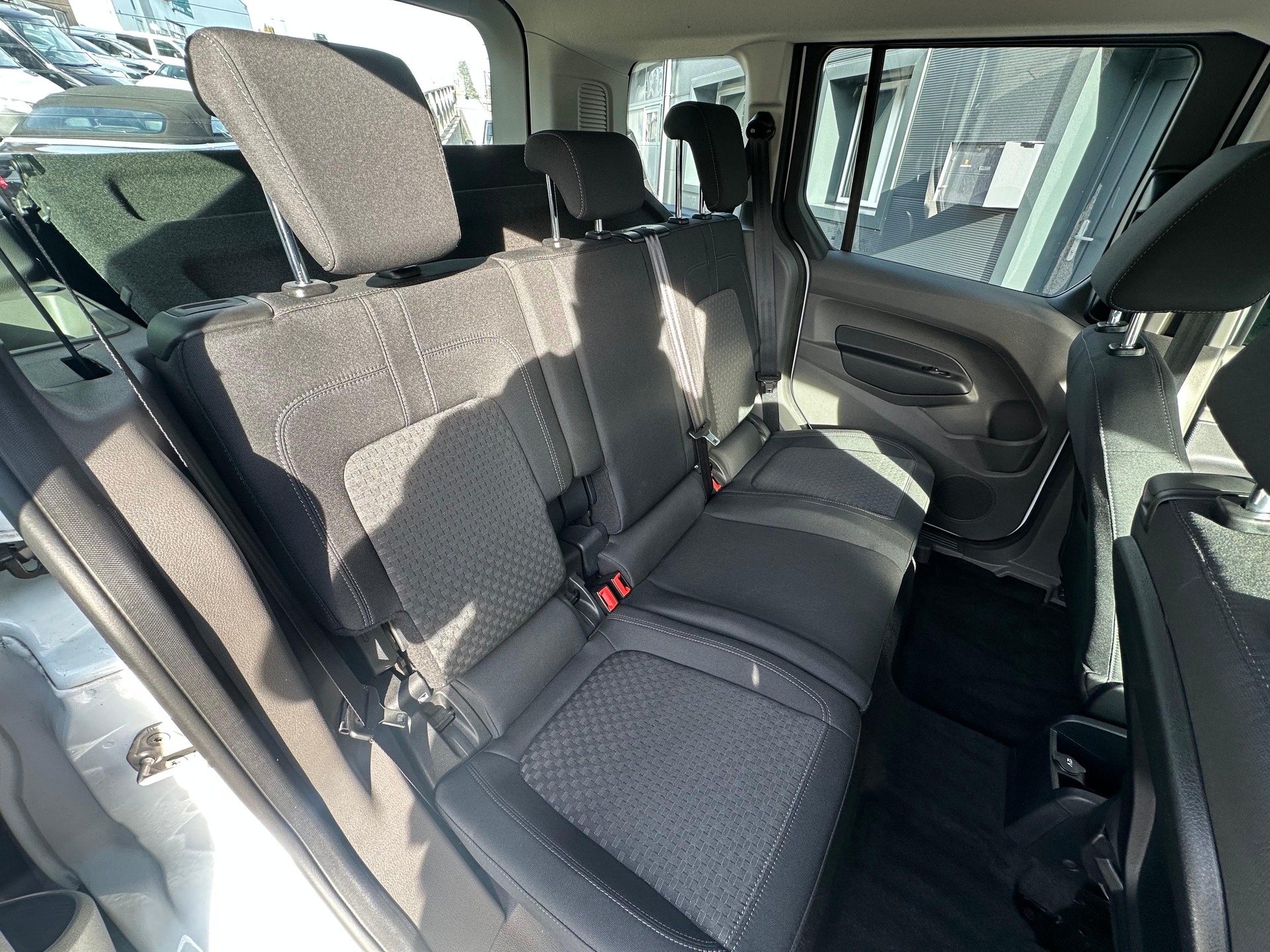 FORD Tourneo Connect 1.5 EcoBlue Trend-image-6